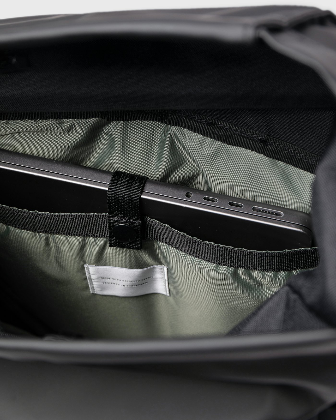 Arnold ist farbig schwarz (8 oder 11)