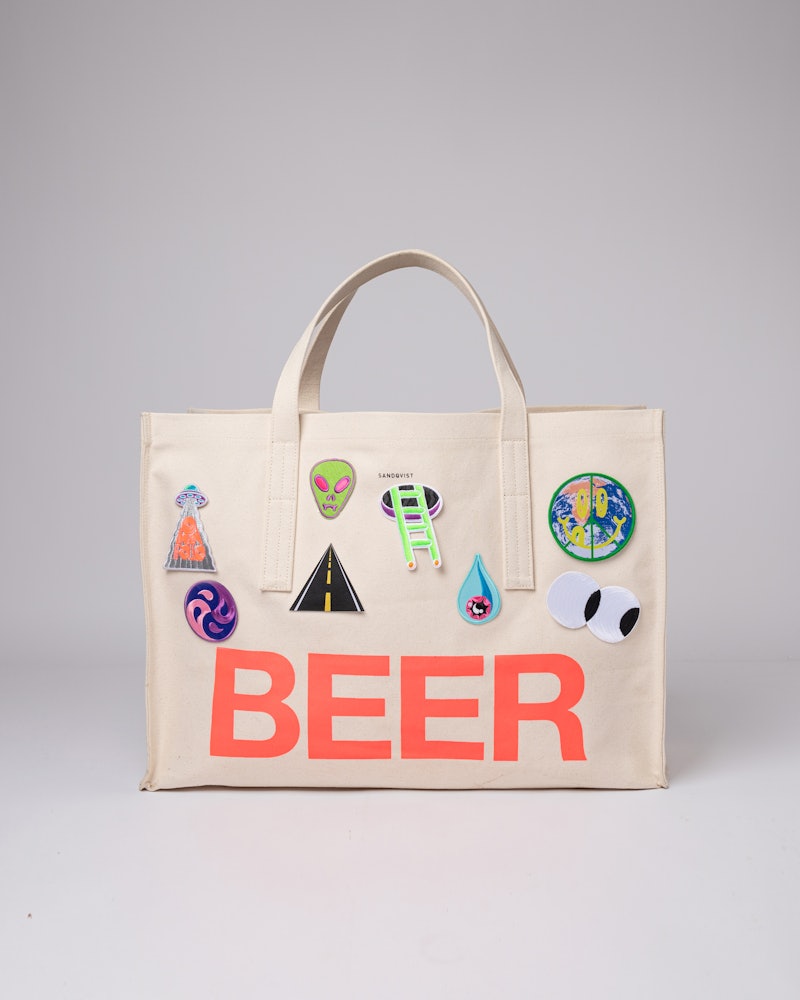 All purpose bag L x OMNIPOLLO belongs to the category Sandqvist archive  and is in color greige with print