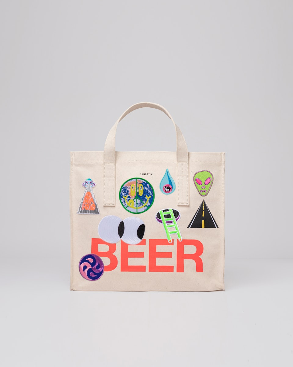 All purpose bag M x OMNIPOLLO belongs to the category Collaborations and is in color greige with print (1 of 8)