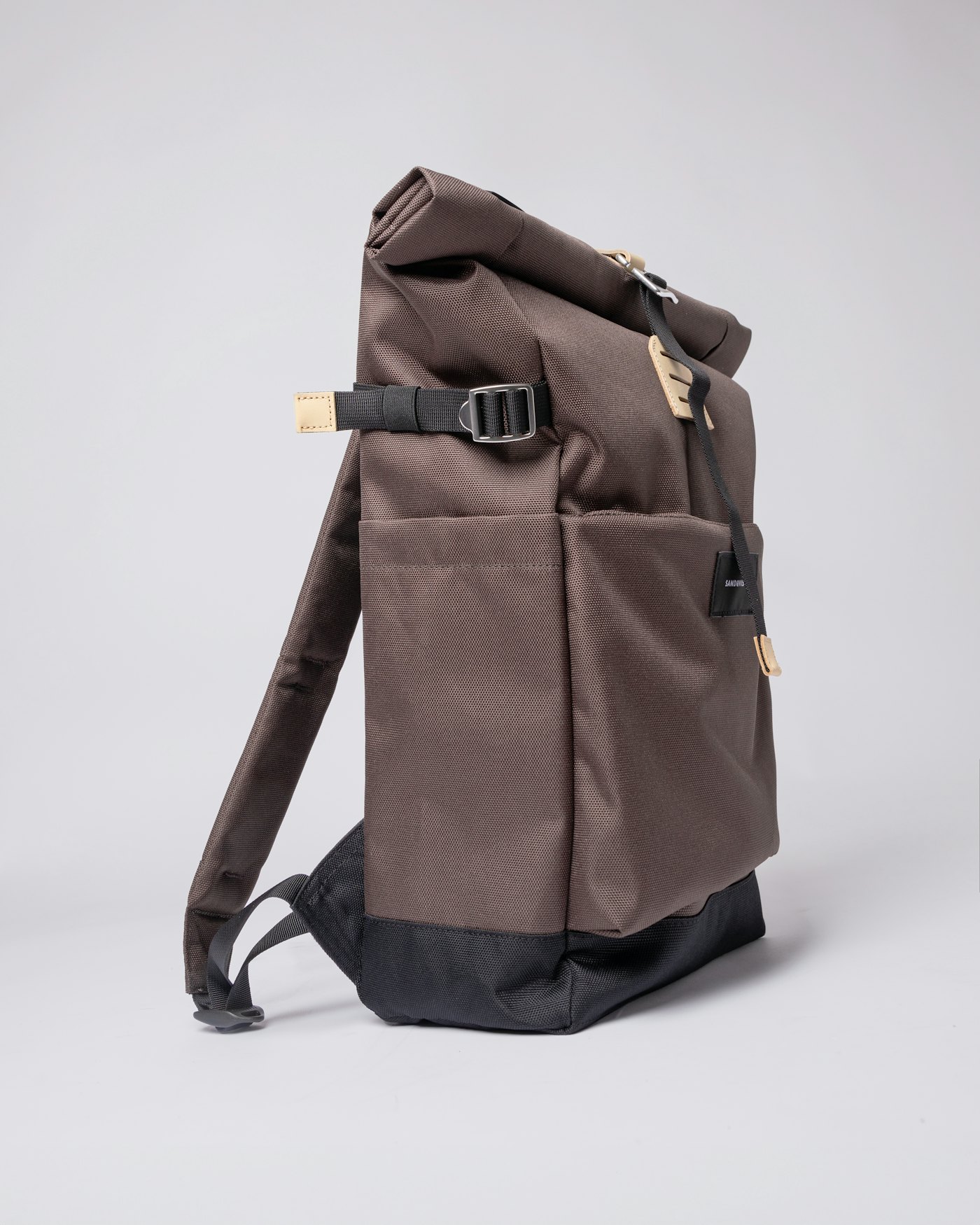 Ilon is in color brown (2 of 8)