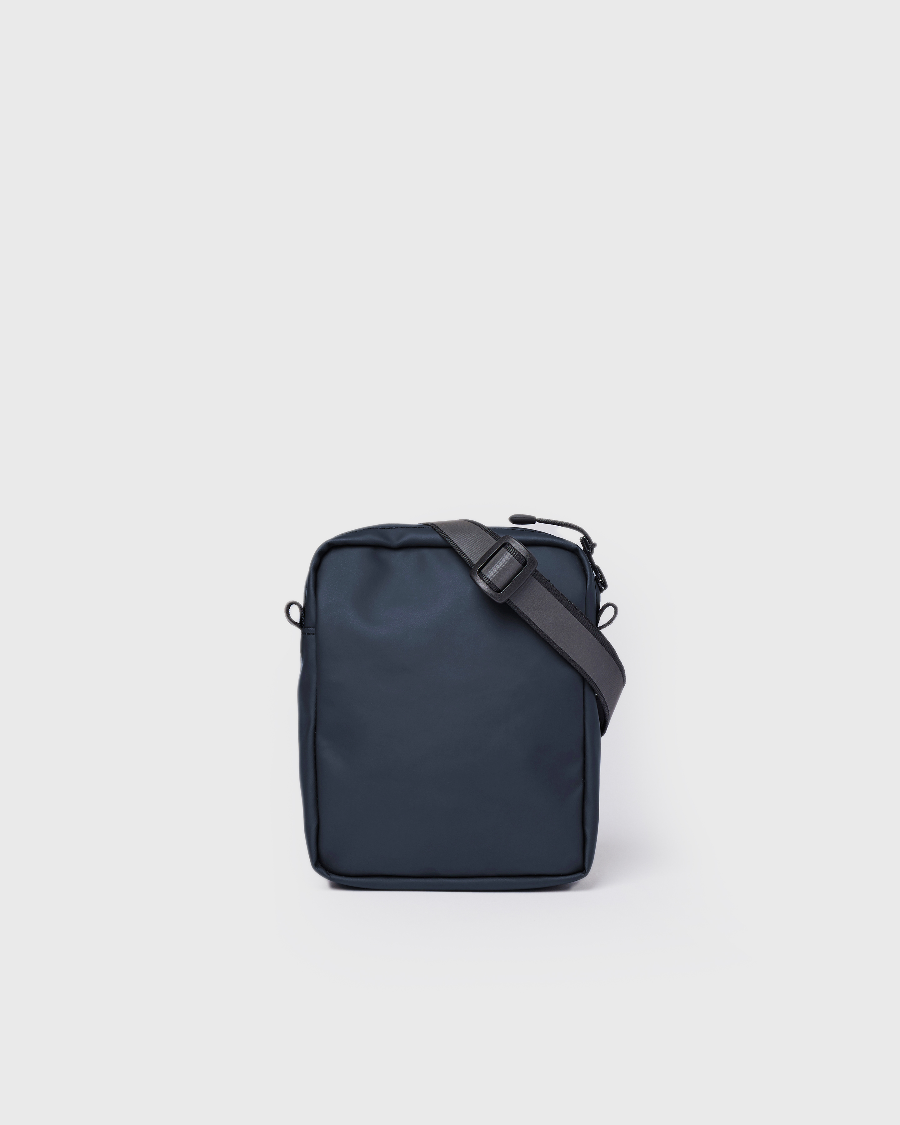 Poe är i färgen navy (2 av 6)