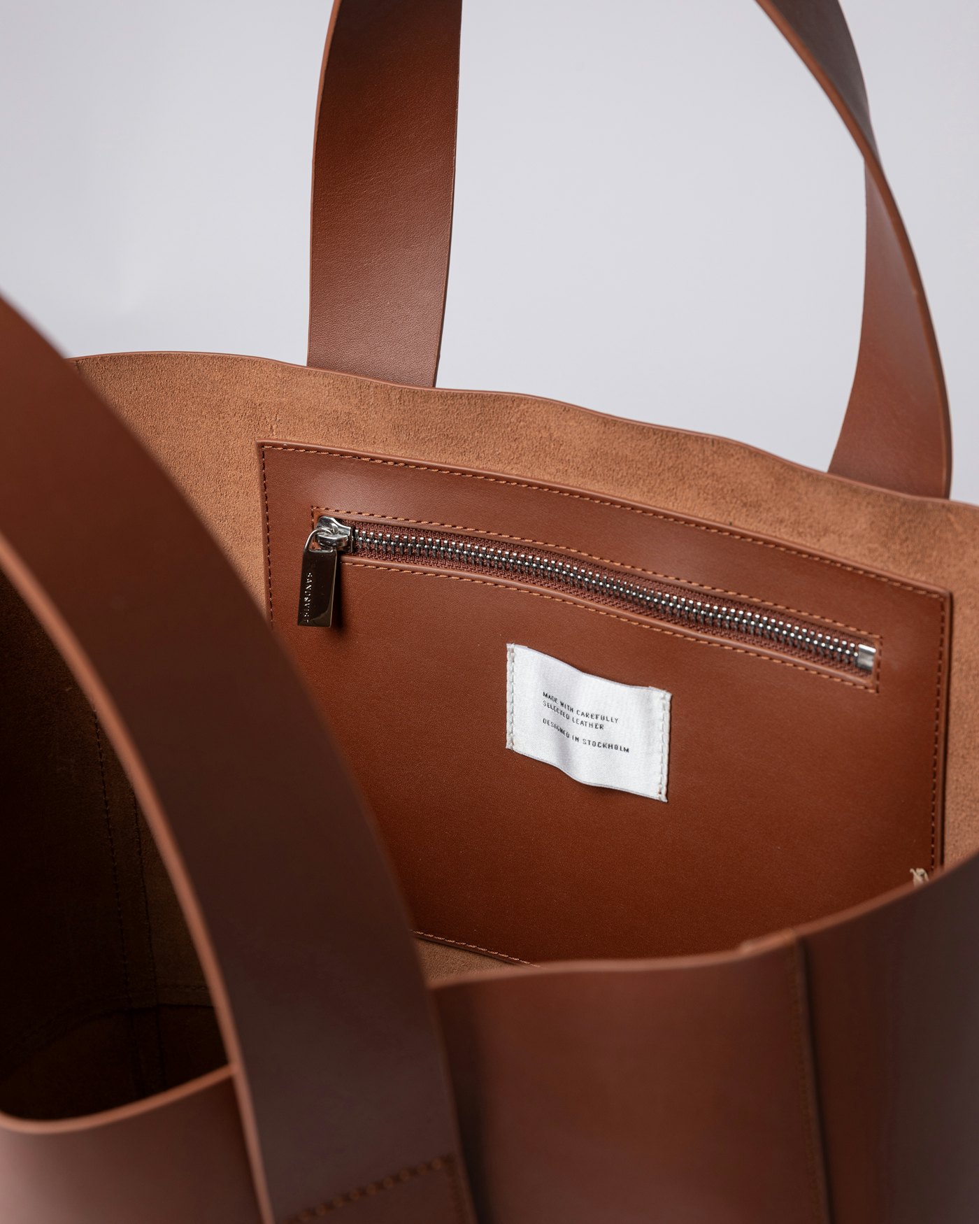 Iris is in color brown (4 of 5)