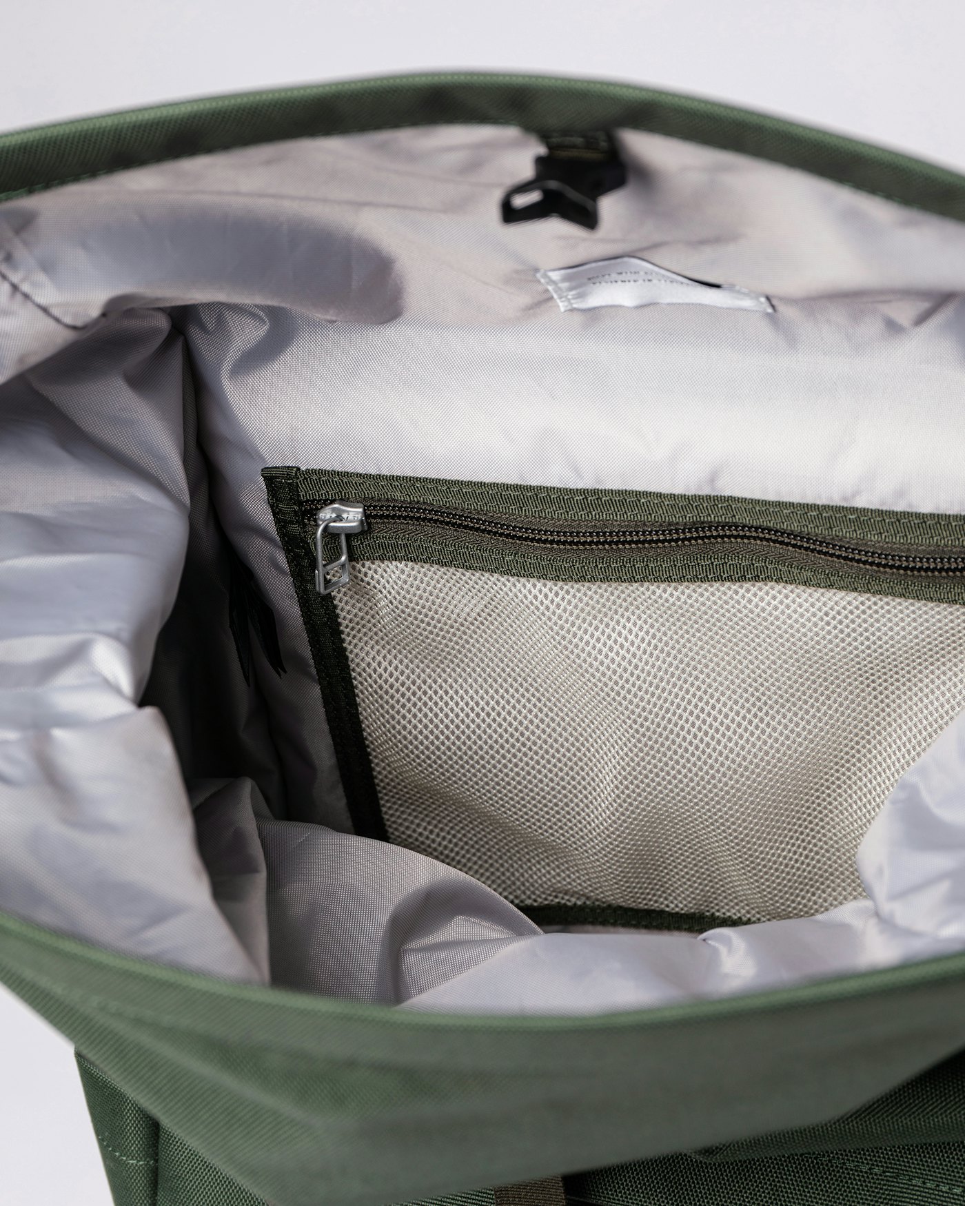 Bernt is in color dawn green (5 of 8)