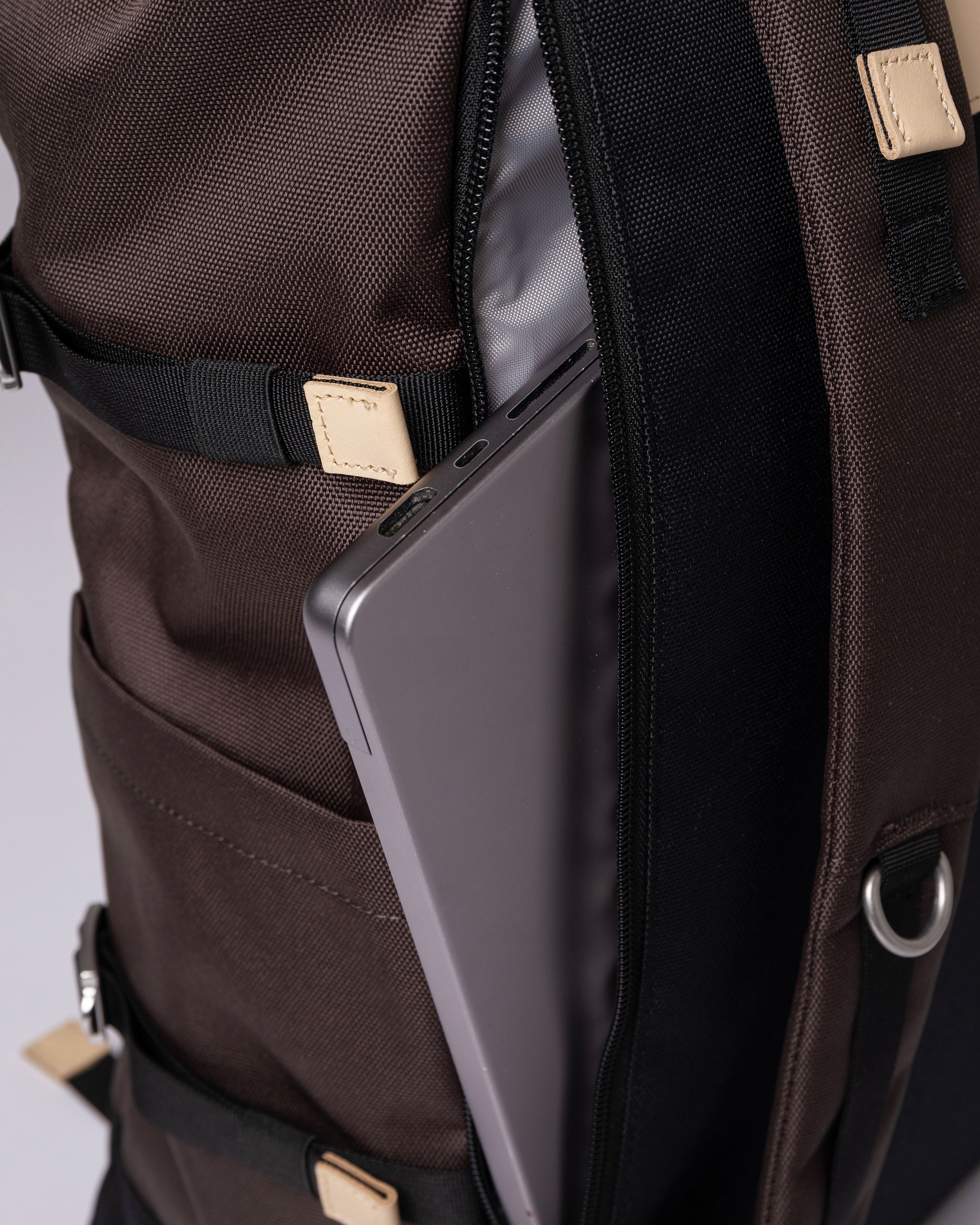 Bernt est en couleur brun (4 de 8)