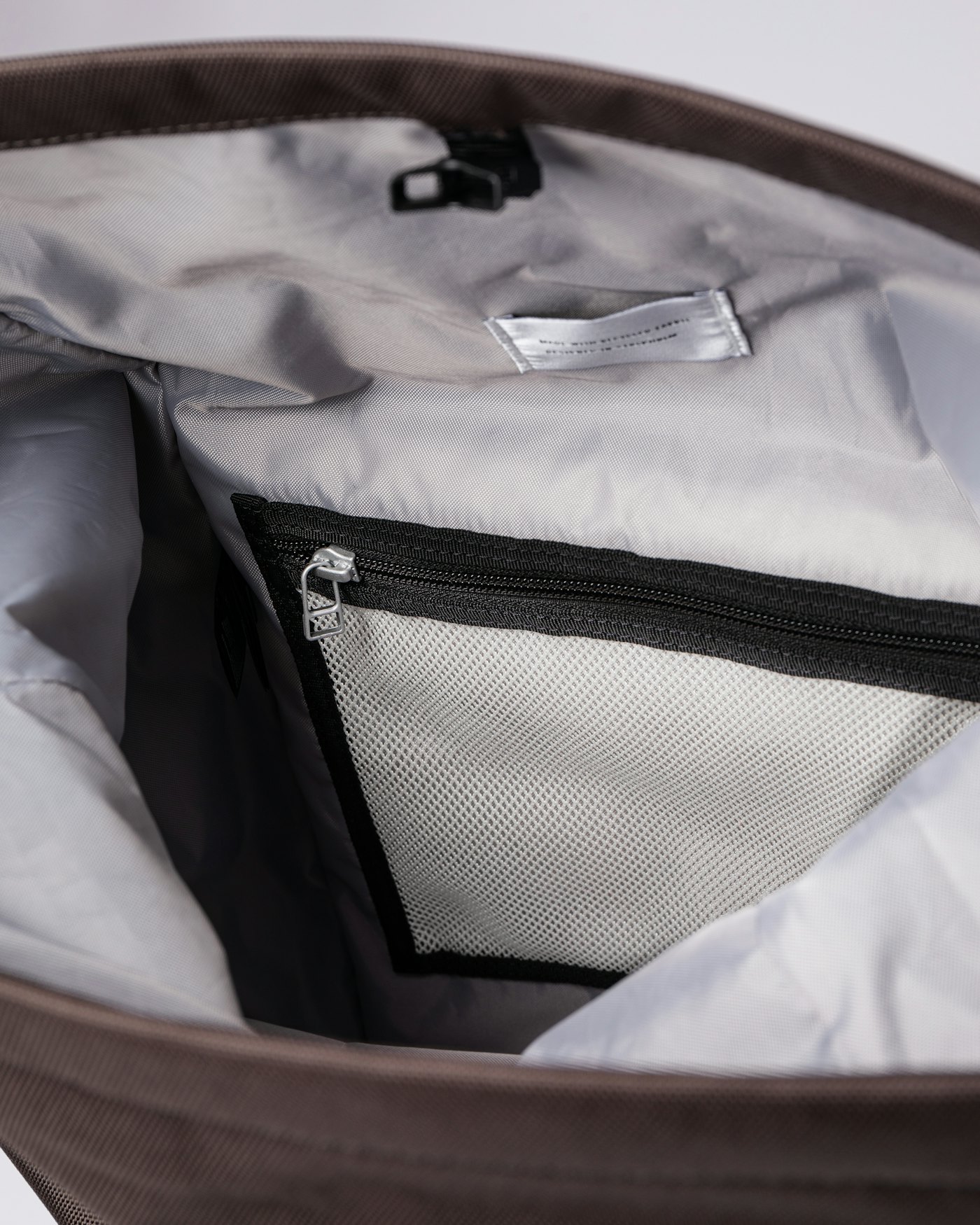 Bernt is in color brown (5 of 8)