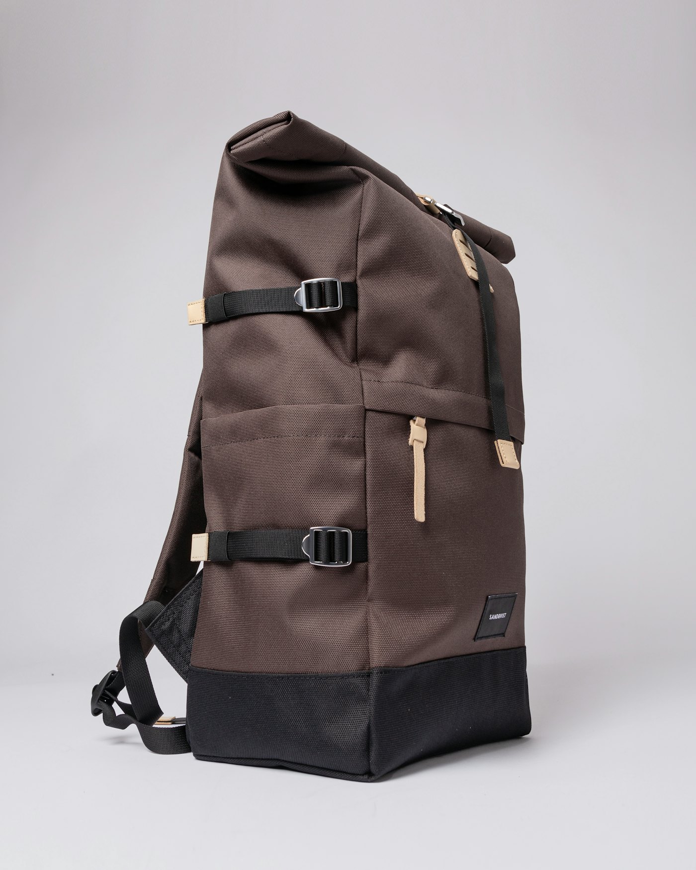 Bernt is in color brown (2 of 8)