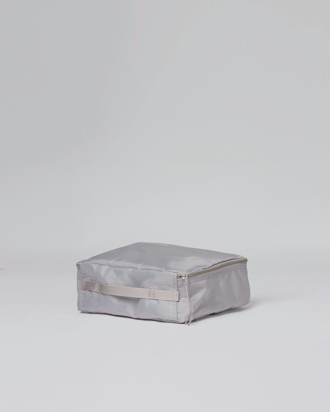 Pack cube M är i färgen ljusgrå (2 av 3)