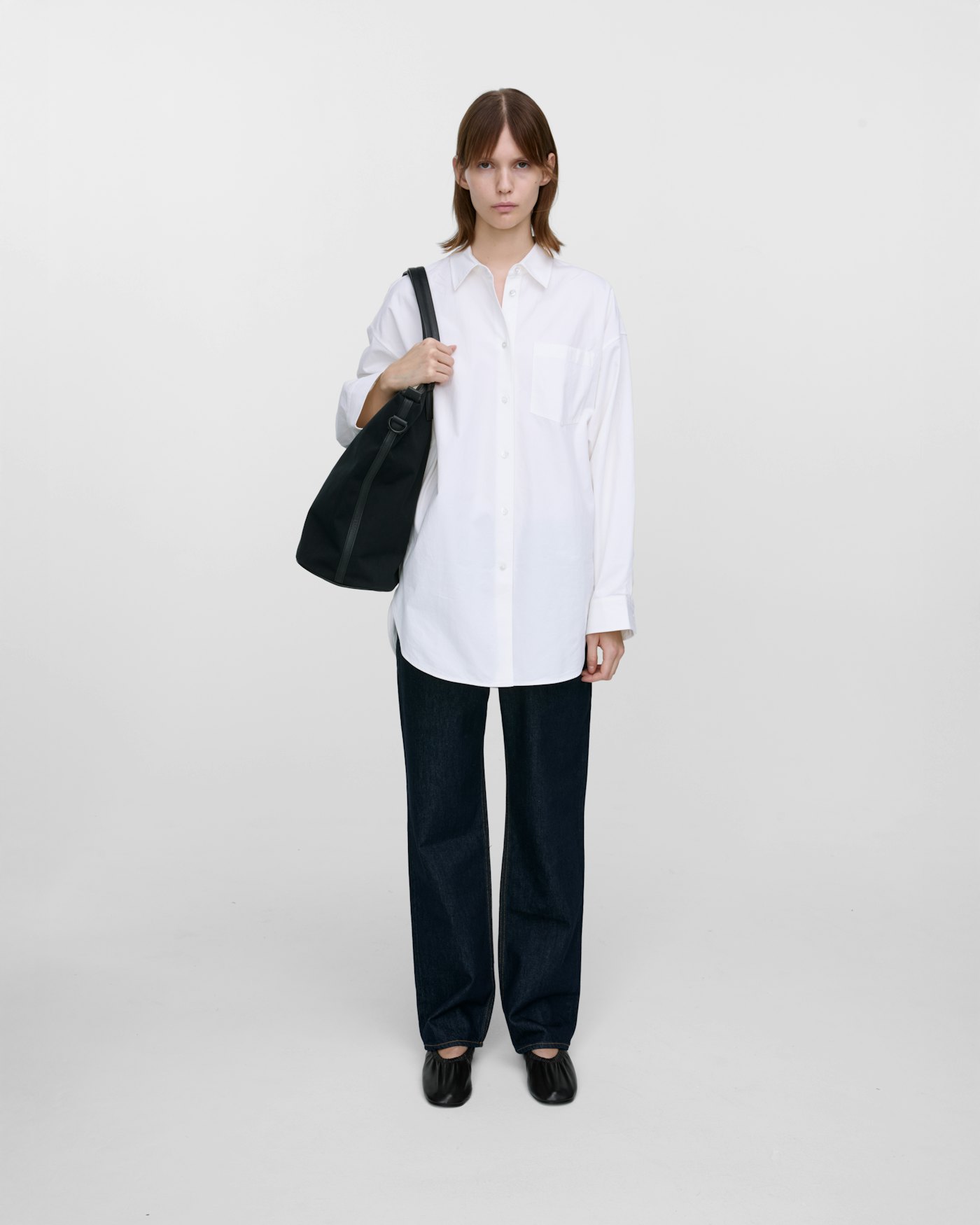 Everyday weekend bag is in color black (8 of 10)