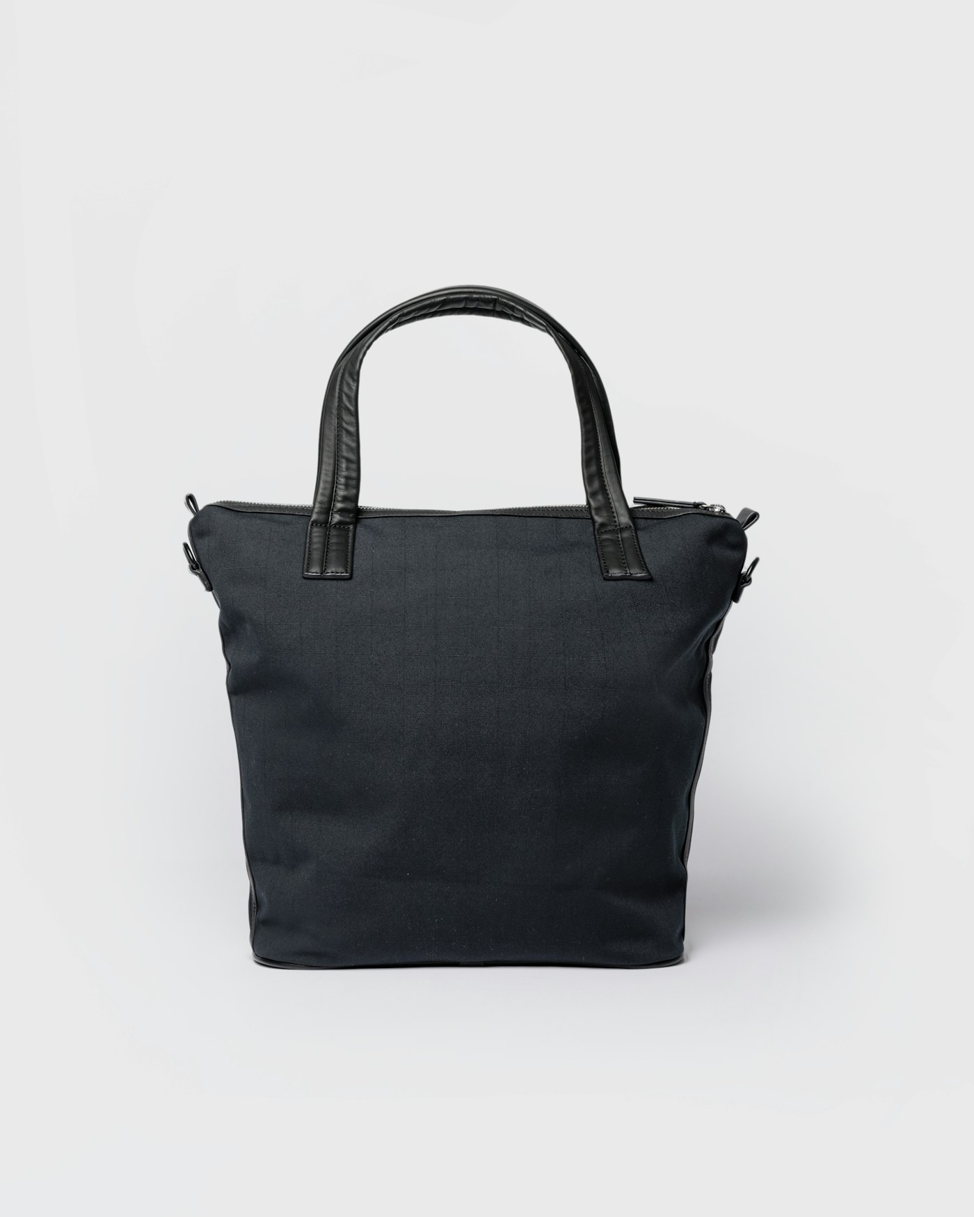 Everyday zipper tote bag est en couleur noir (2 de 14)