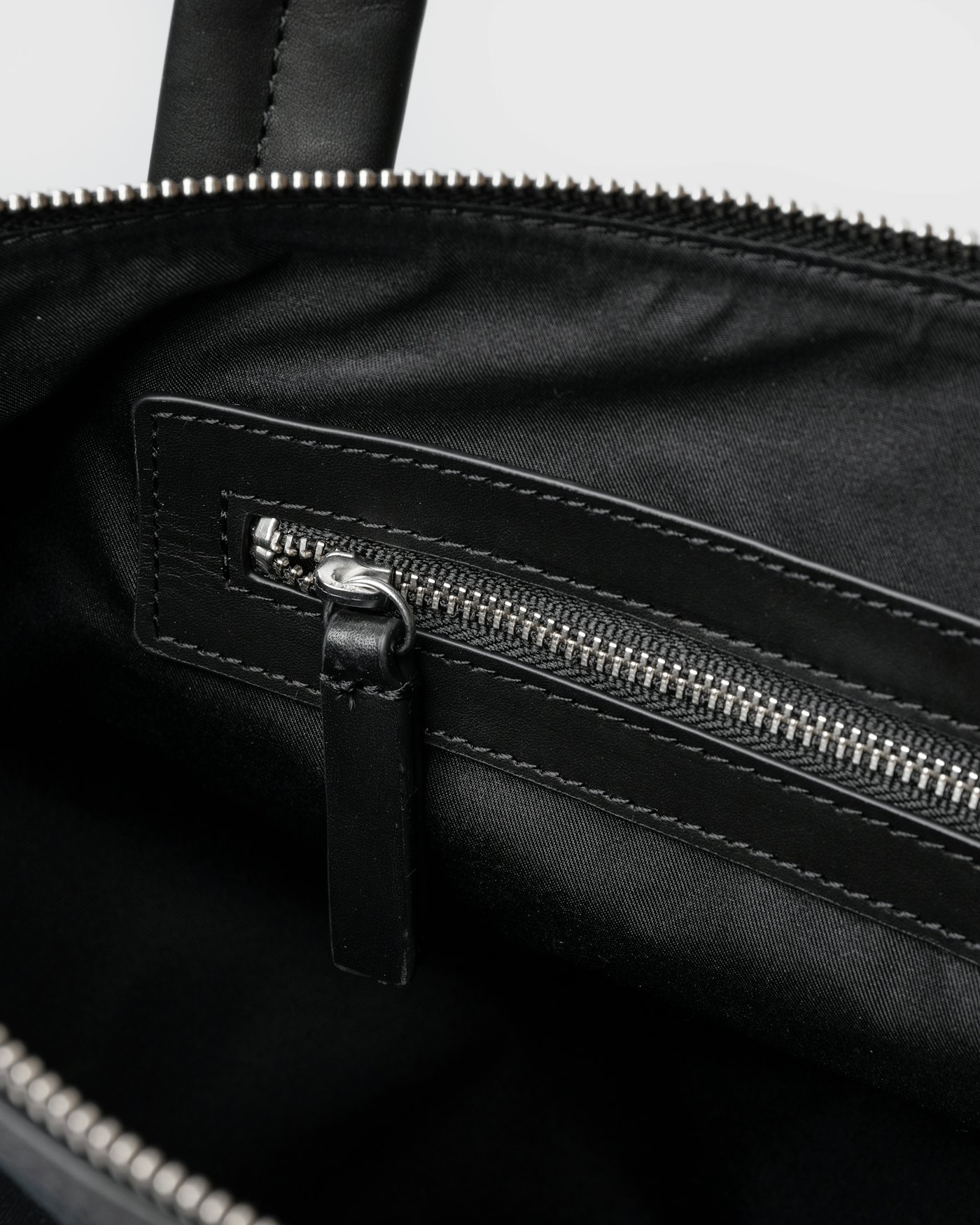 Everyday zipper tote bag est en couleur noir (4 de 14)