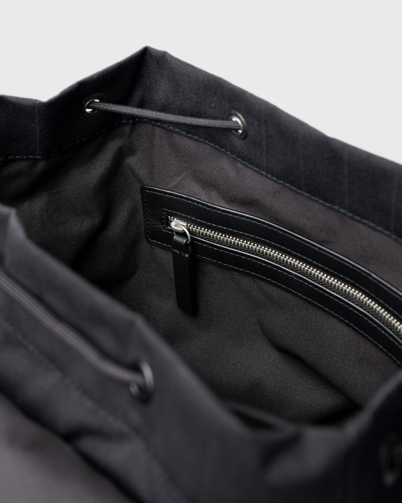 Everyday  Rucksack is in color black (5 of 13)