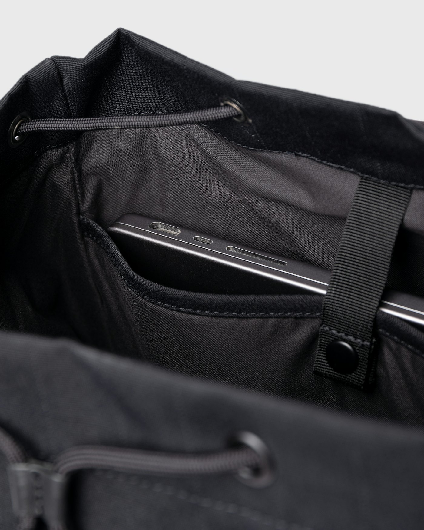 Everyday  Rucksack is in color black (4 of 13)