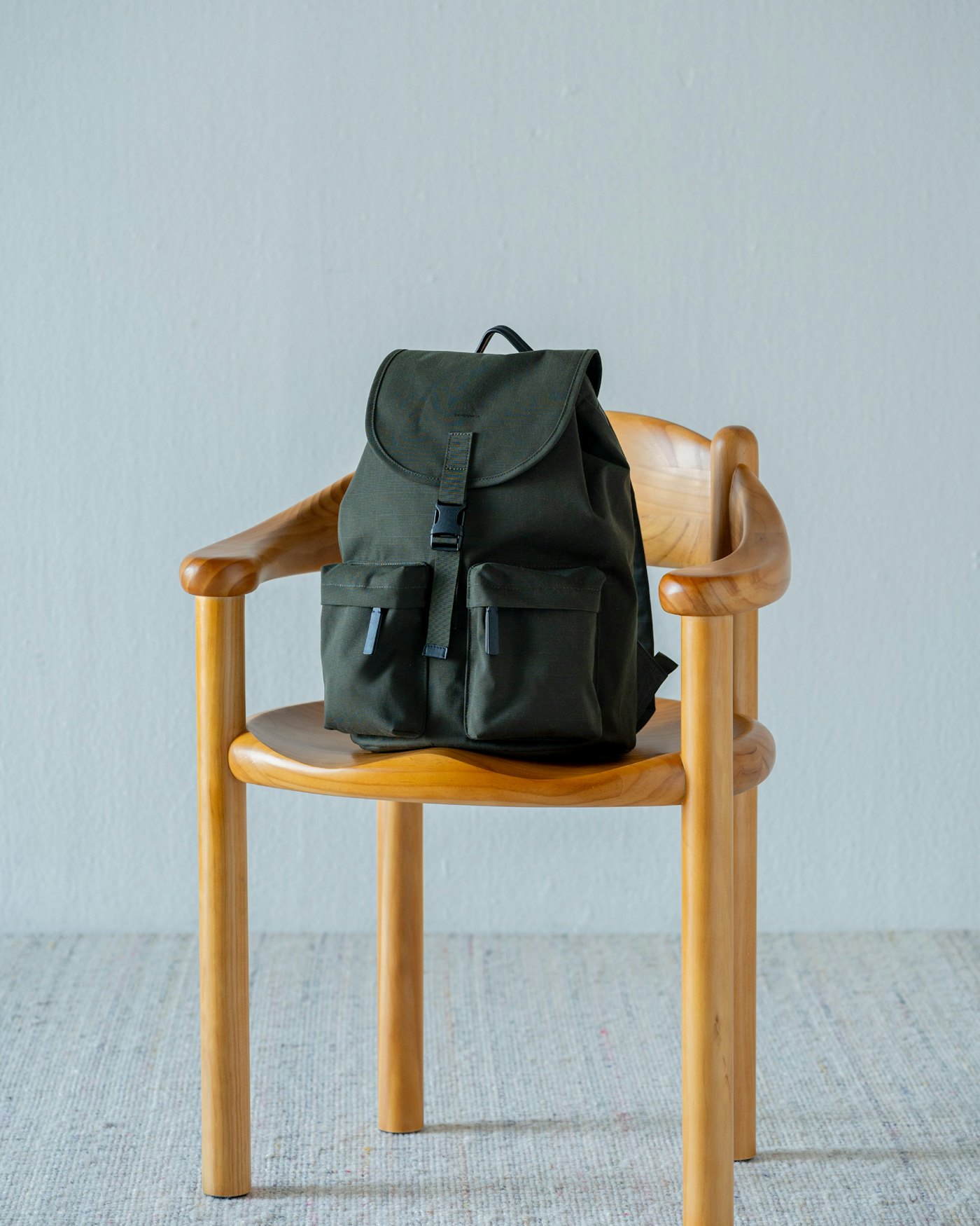 Everyday  Rucksack is in color dark green (6 of 8)