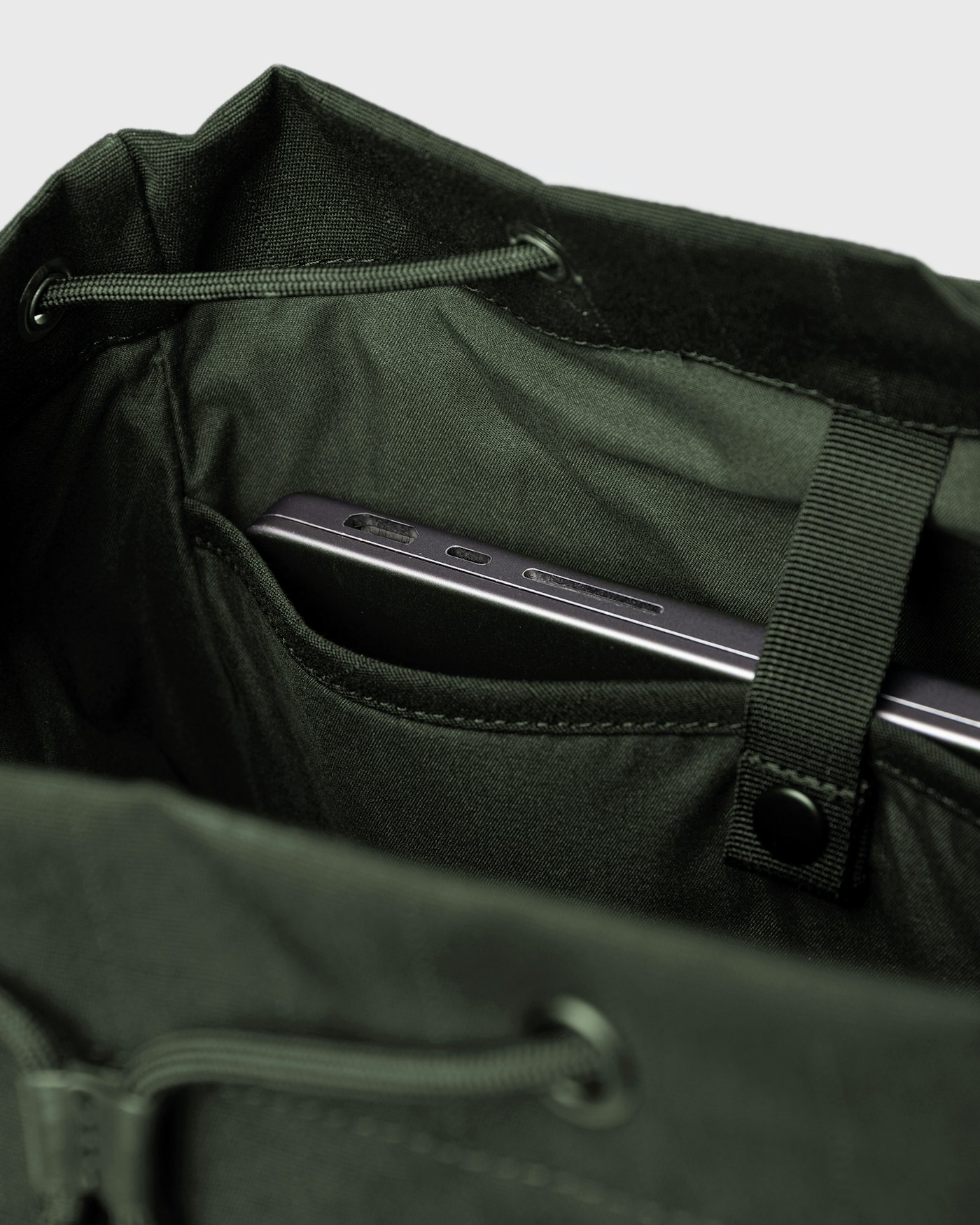 Everyday  Rucksack is in color dark green (4 of 8)