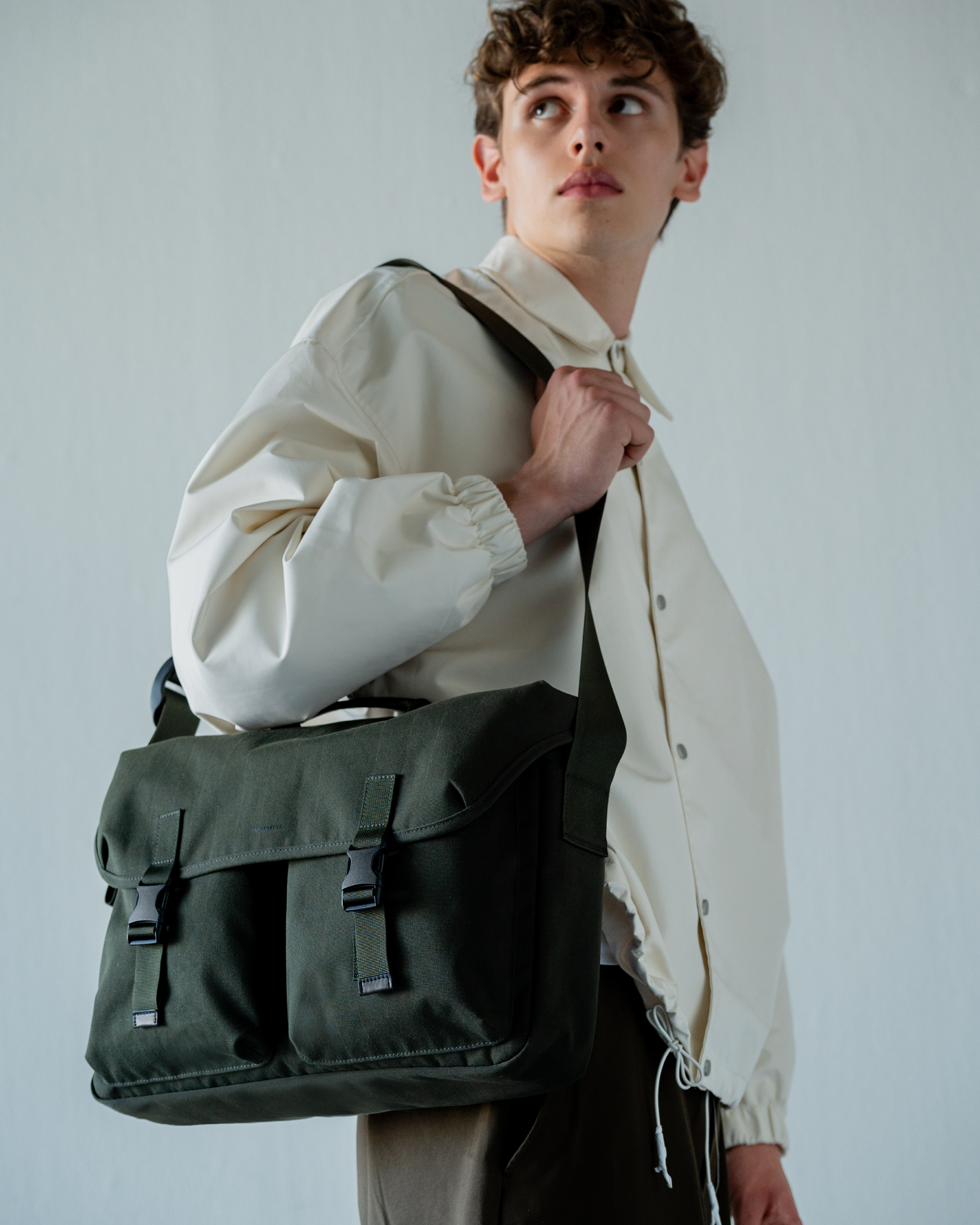 Everyday messenger bag Dark green Sandqvist