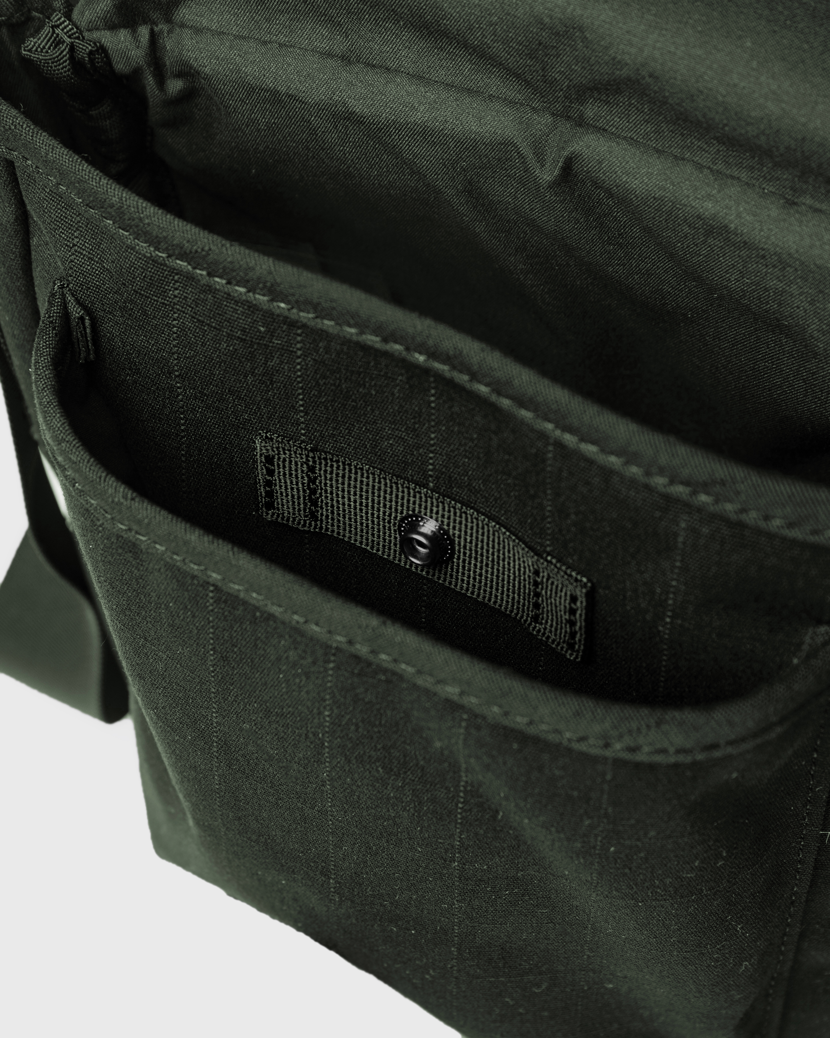 J0592SW 新品 SANQVIST AUGUST バックパック オリーブ - メルカリ