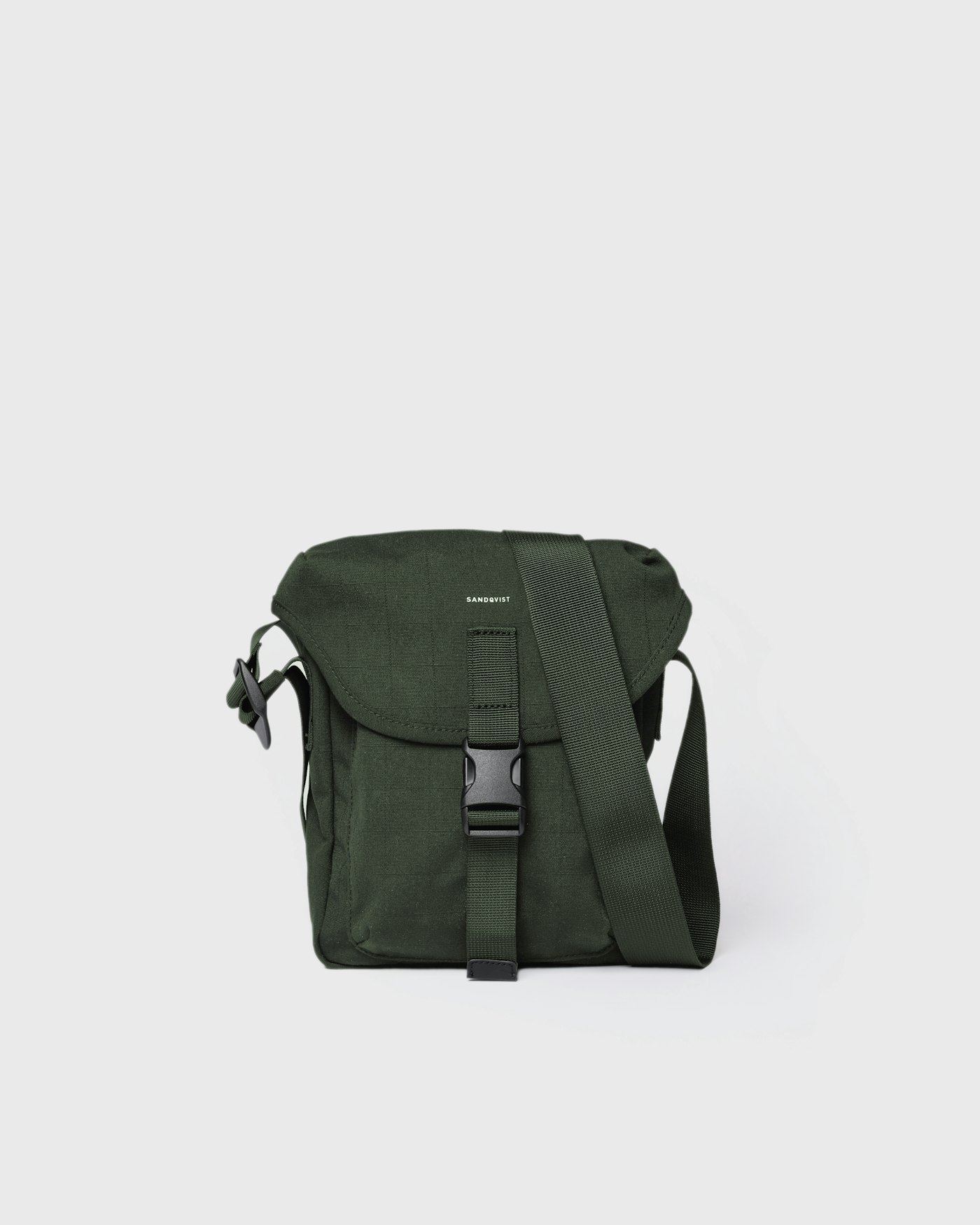 Everyday crossbody bag är i färgen mörkgrön (1 av 5)