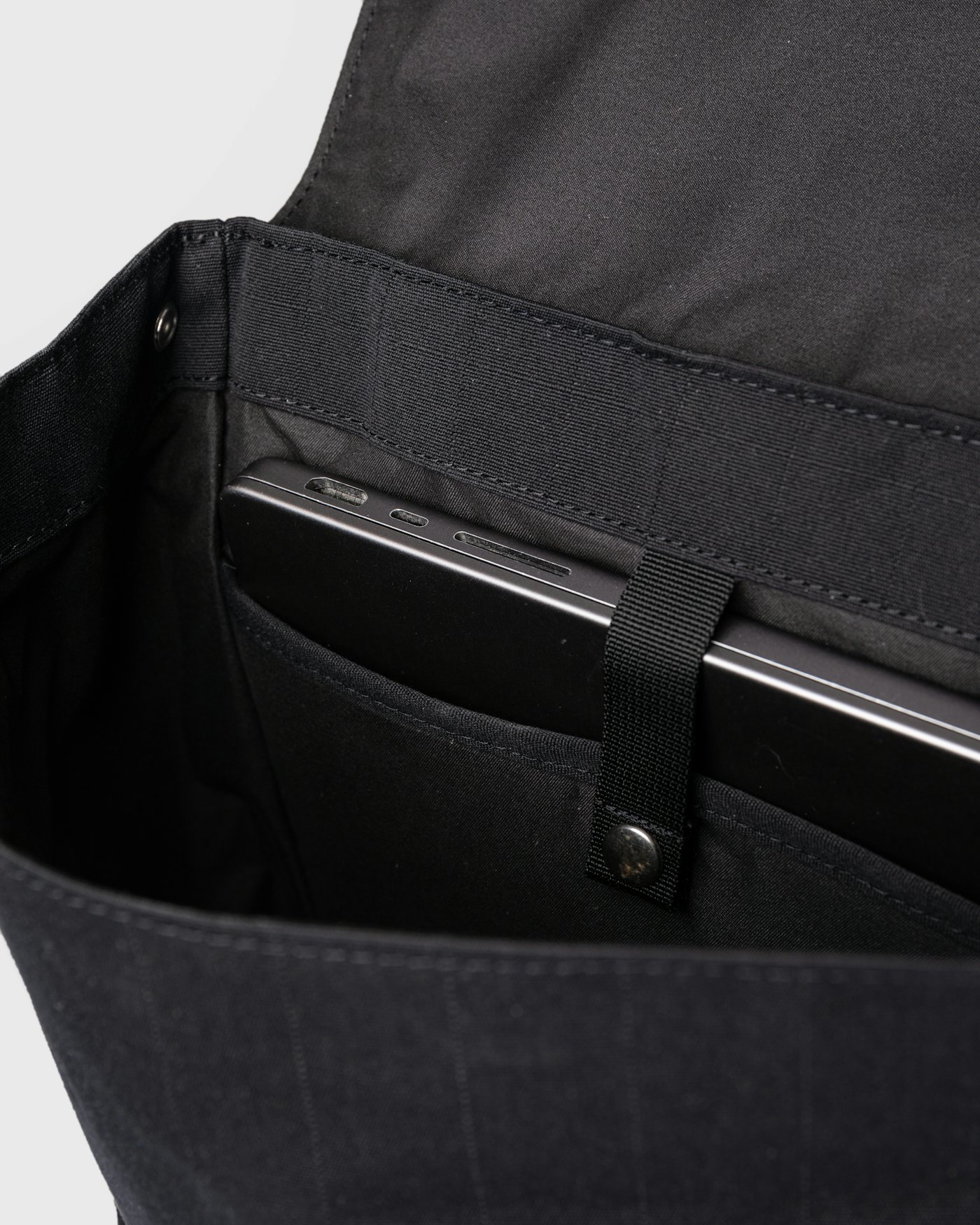 EVERYDAY Lid backpack M est en couleur noir (5 de 10)
