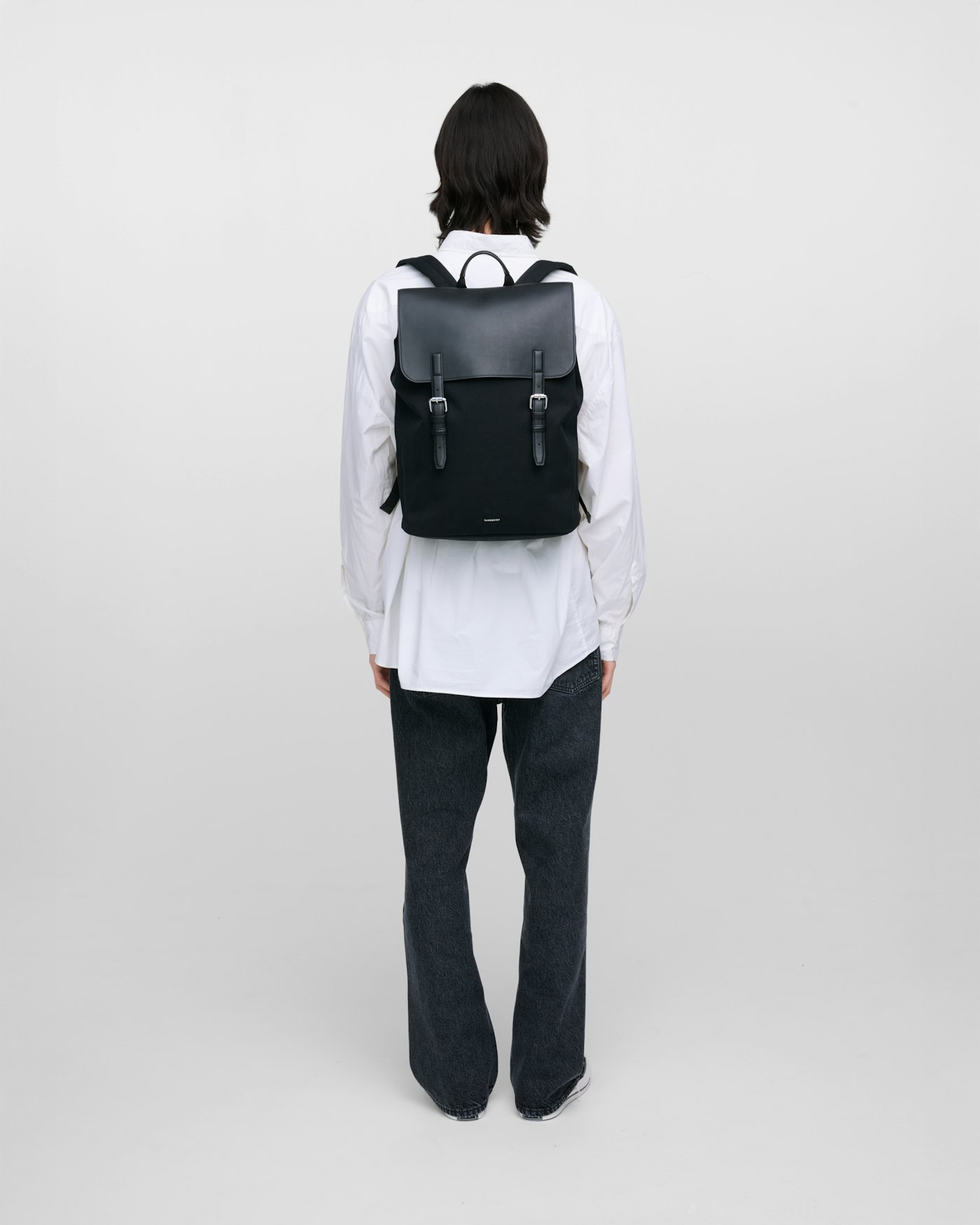 EVERYDAY Lid backpack L is in color black (9 of 11)
