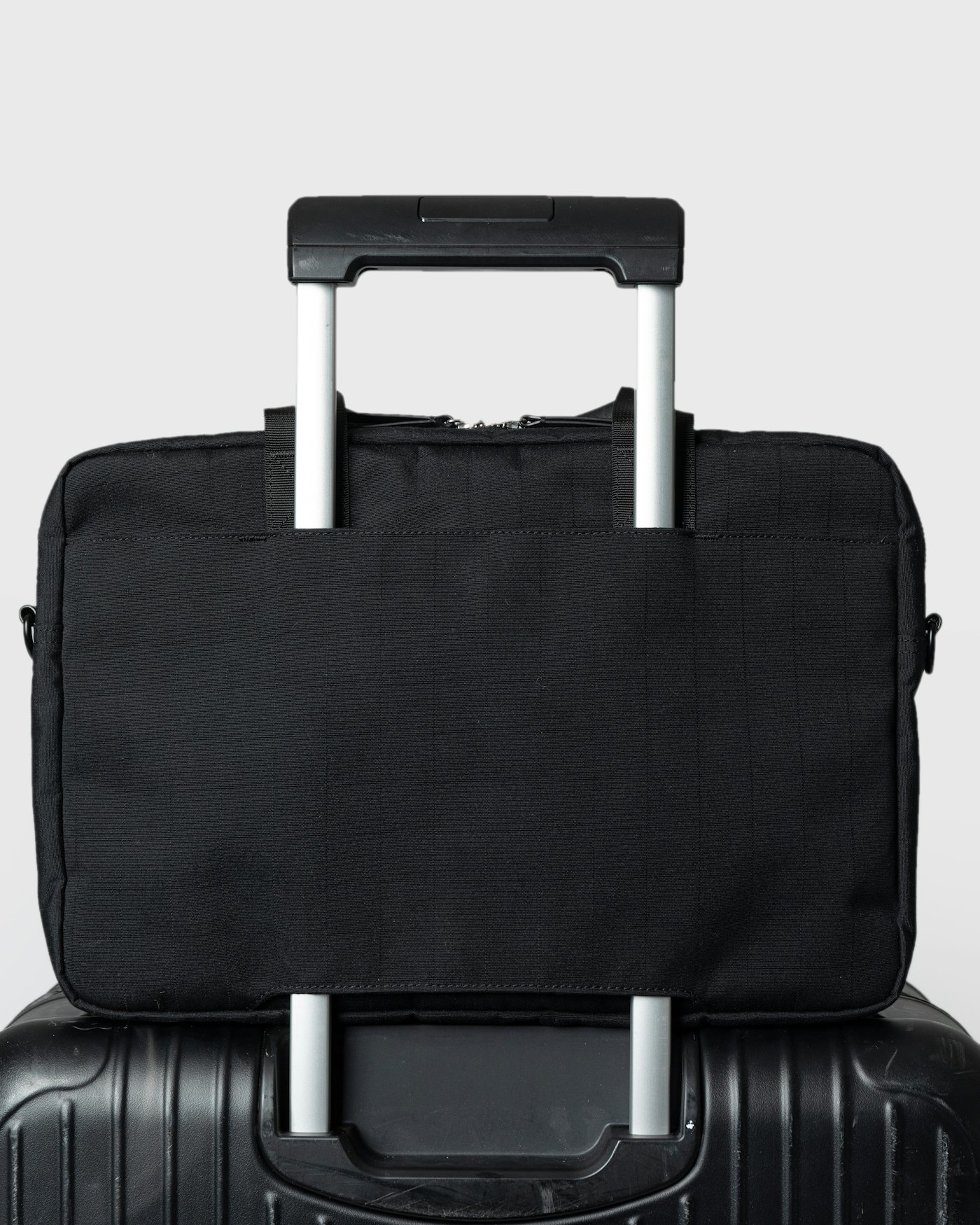 EVERYDAY Briefcase is in color black (6 of 10)