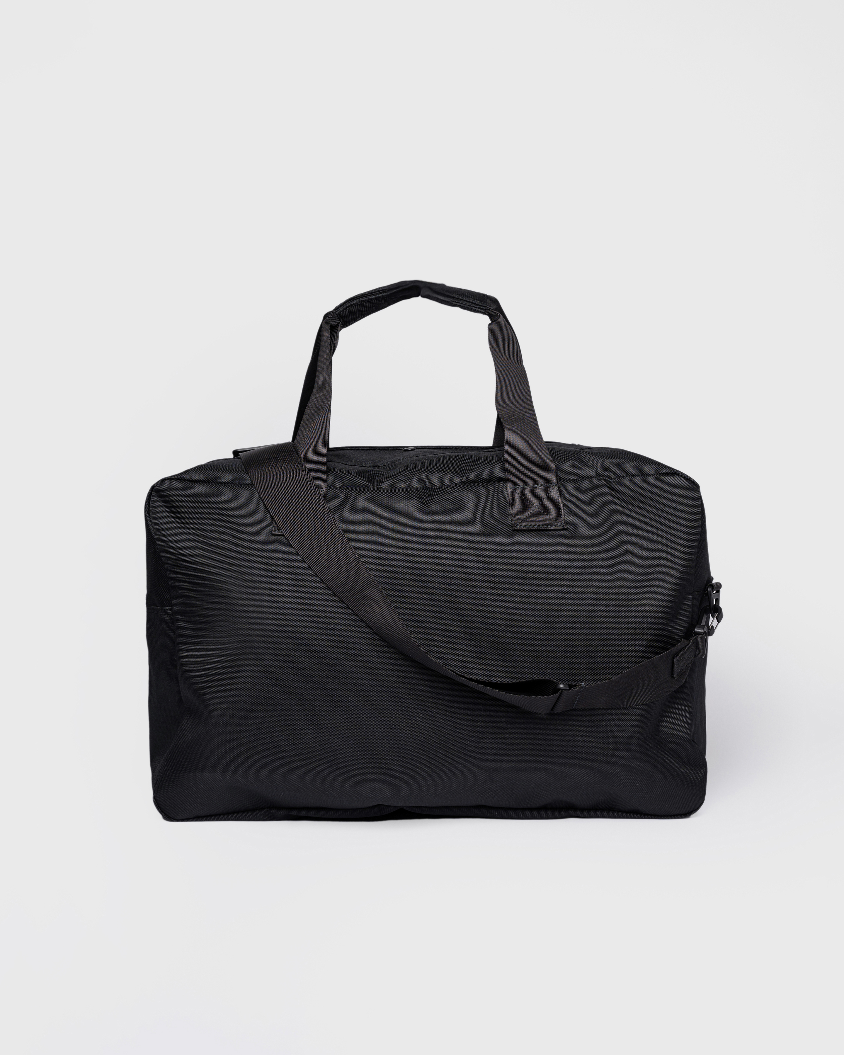 GO Weekender L is in color black (4 of 14)