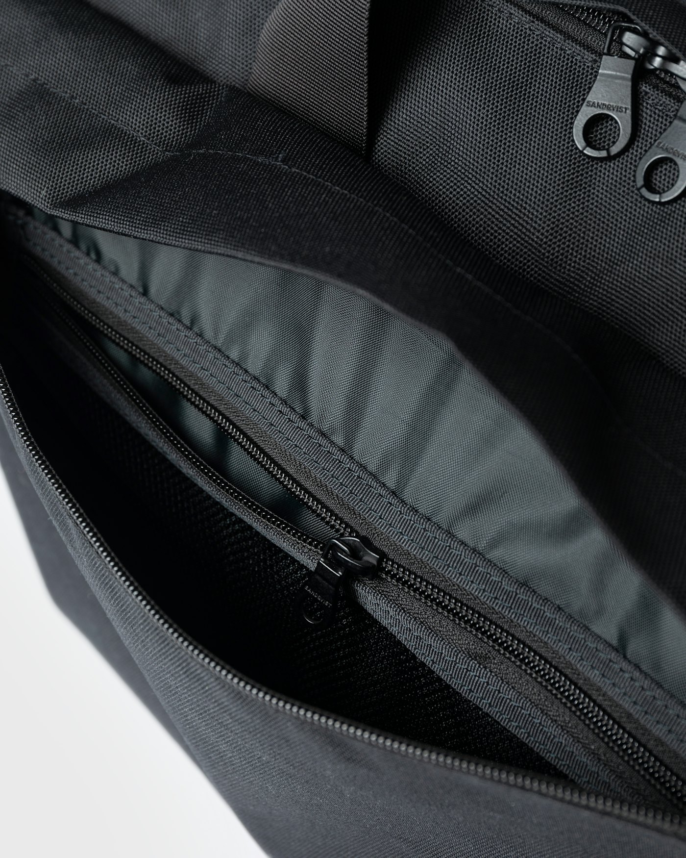 GO 3-way bag L är i färgen svart (11 av 21)