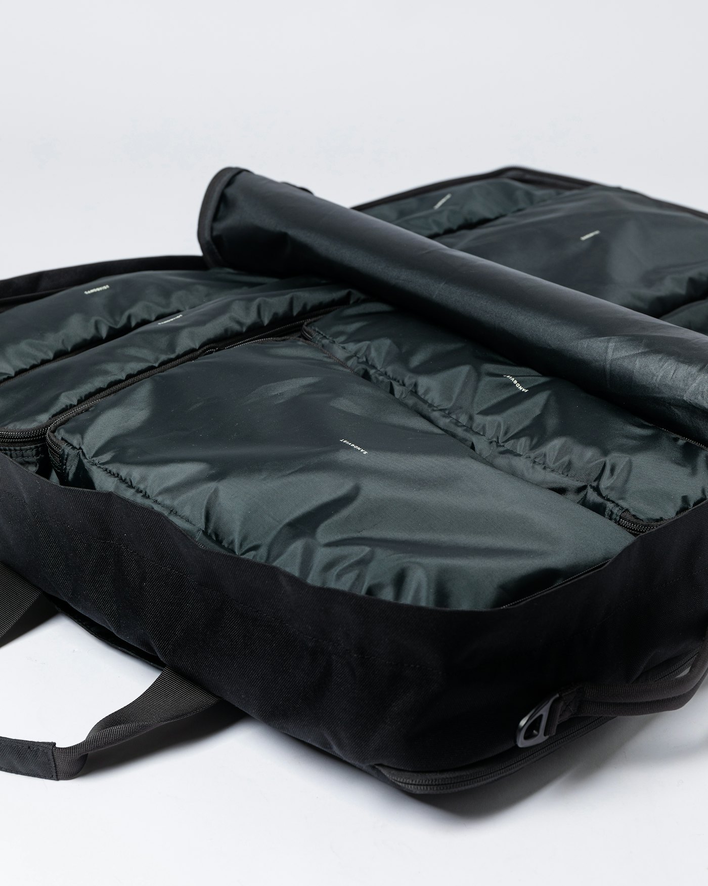 GO 3-way bag L är i färgen svart (9 av 21)