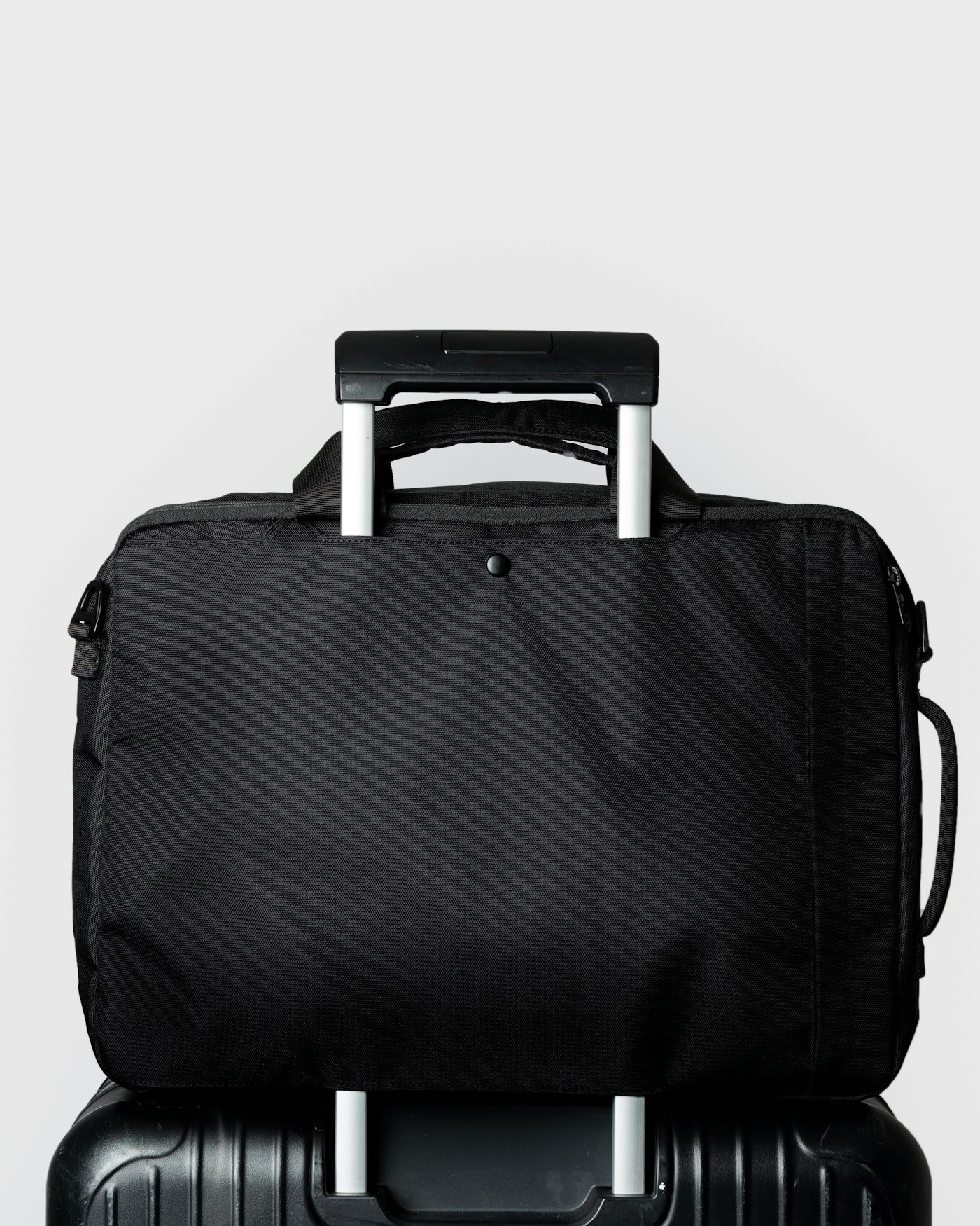 GO 3-way bag M är i färgen black (8 av 15)