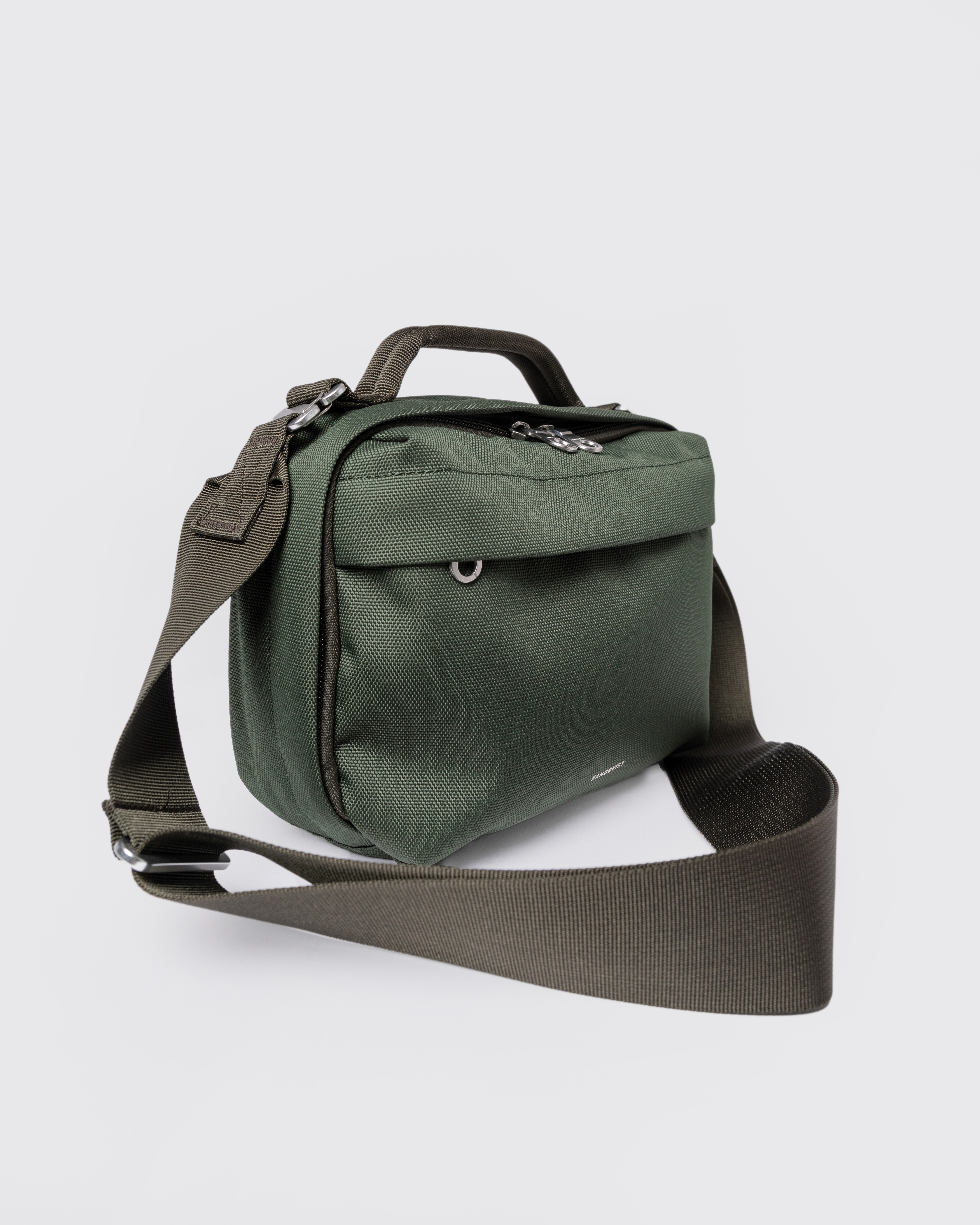 GO Shoulder bag is in color dawn green (2 of 10)
