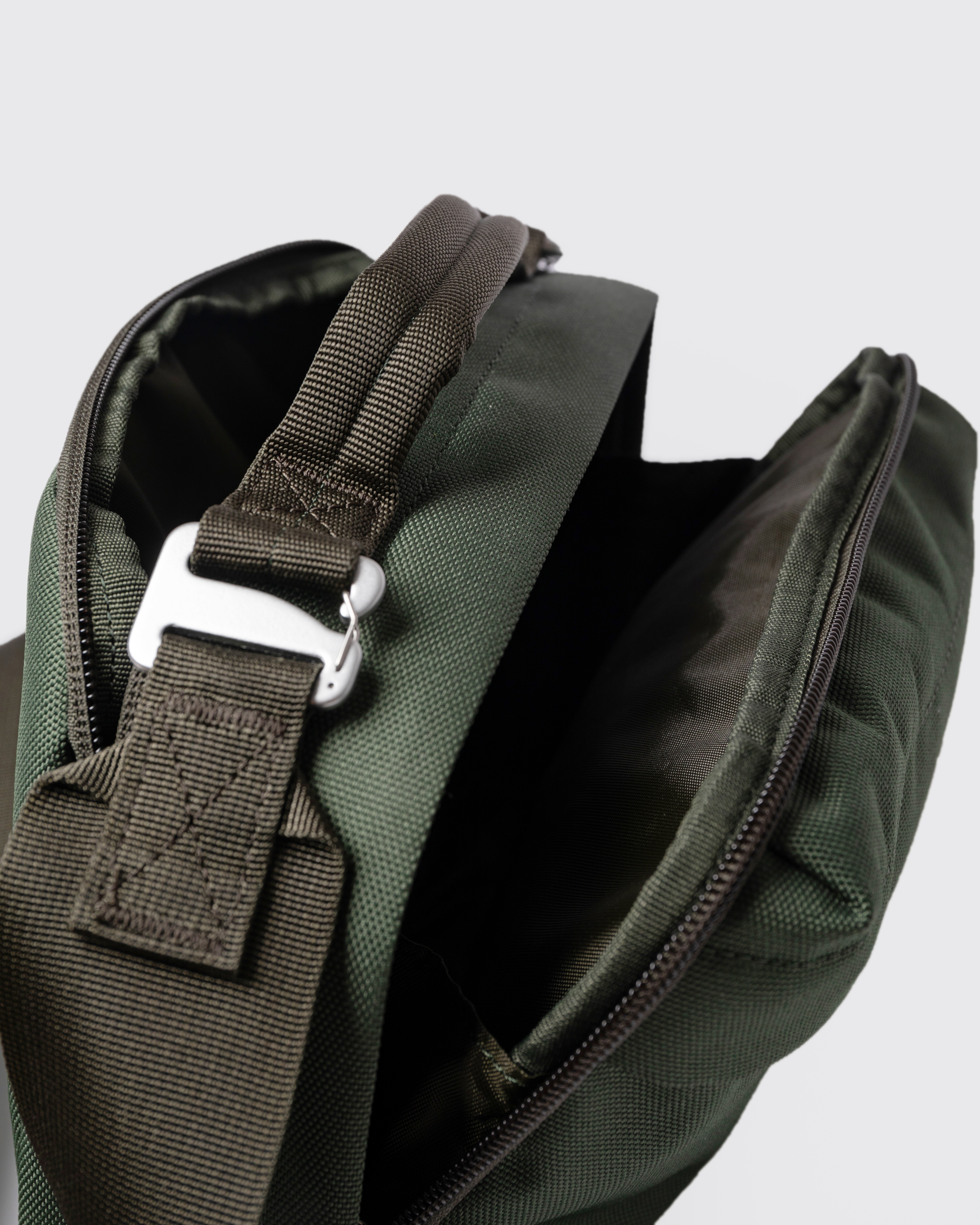 GO Shoulder bag is in color dawn green (6 of 10)