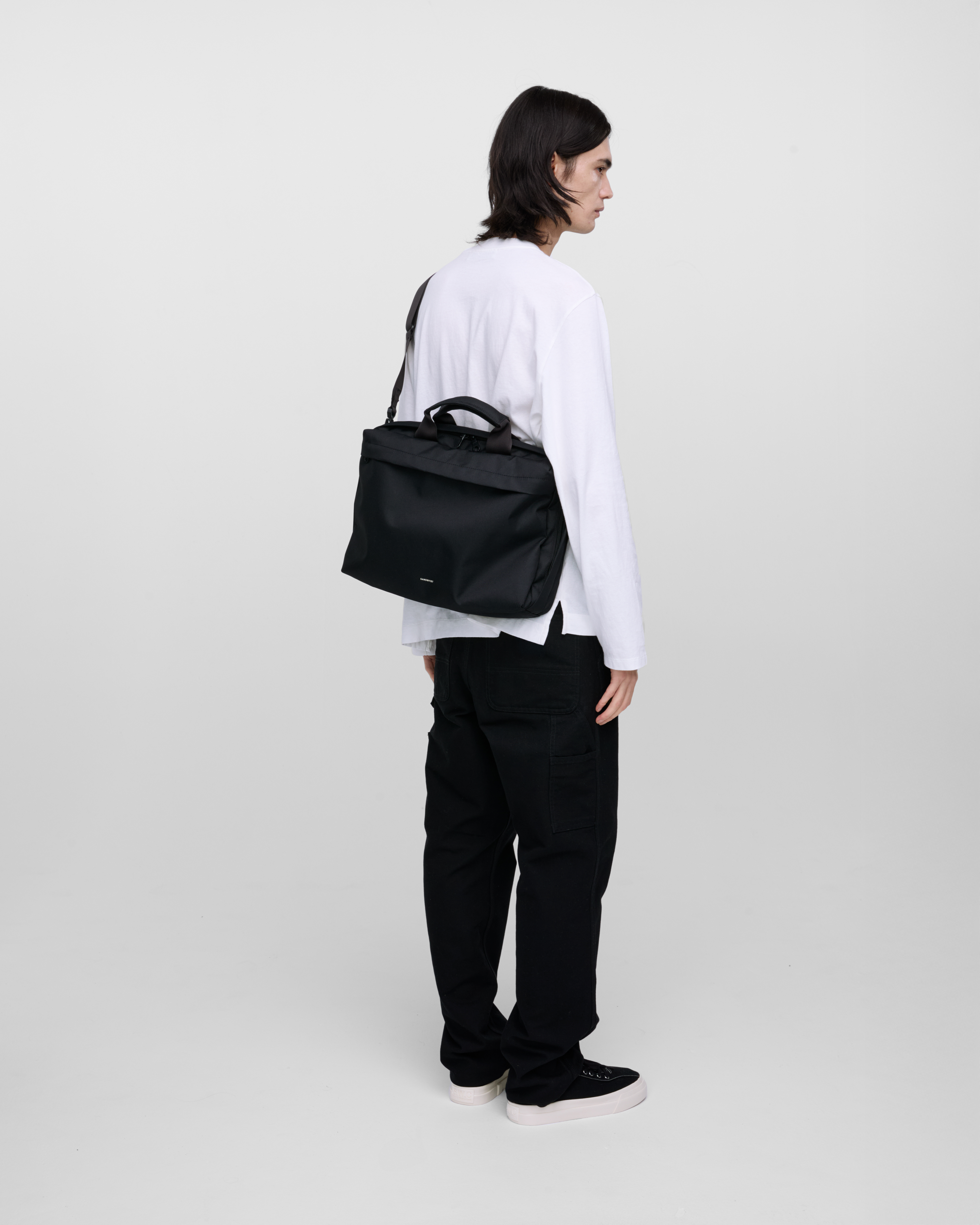 GO Briefcase is in color black (10 of 11)