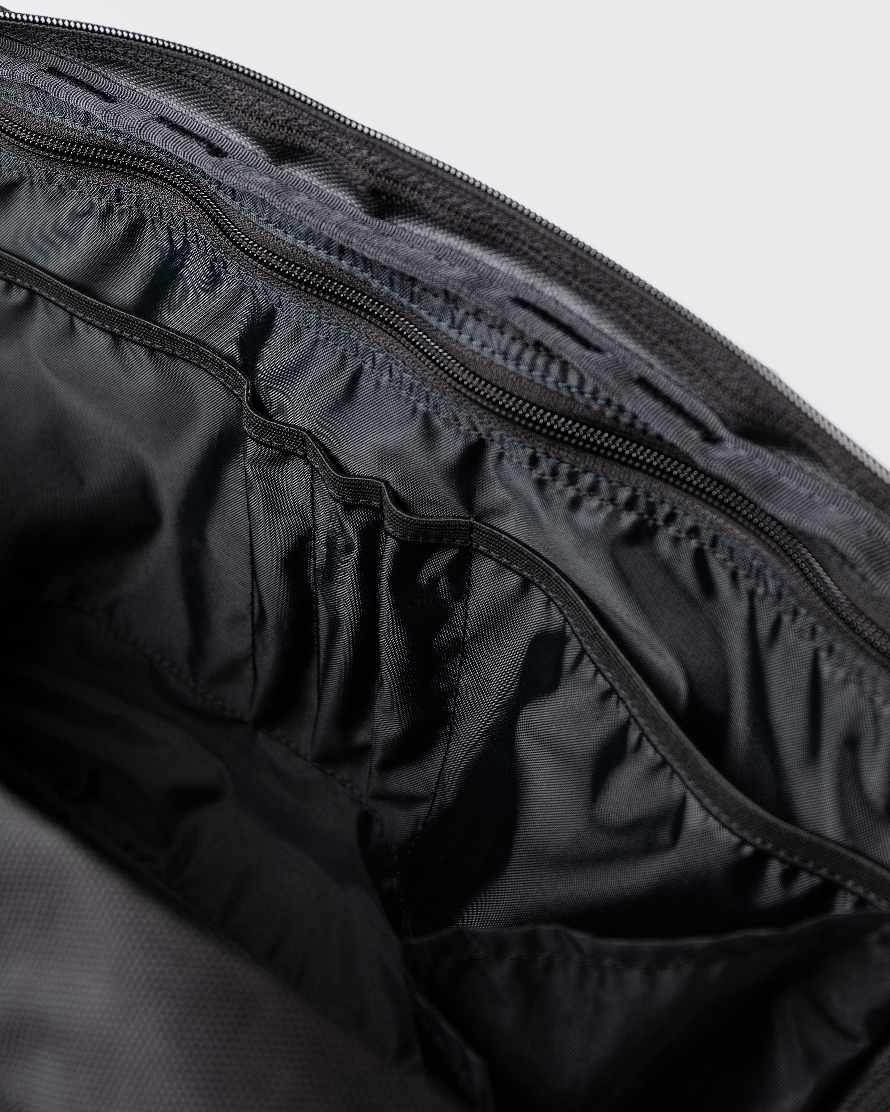 GO Briefcase is in color black (7 of 11)