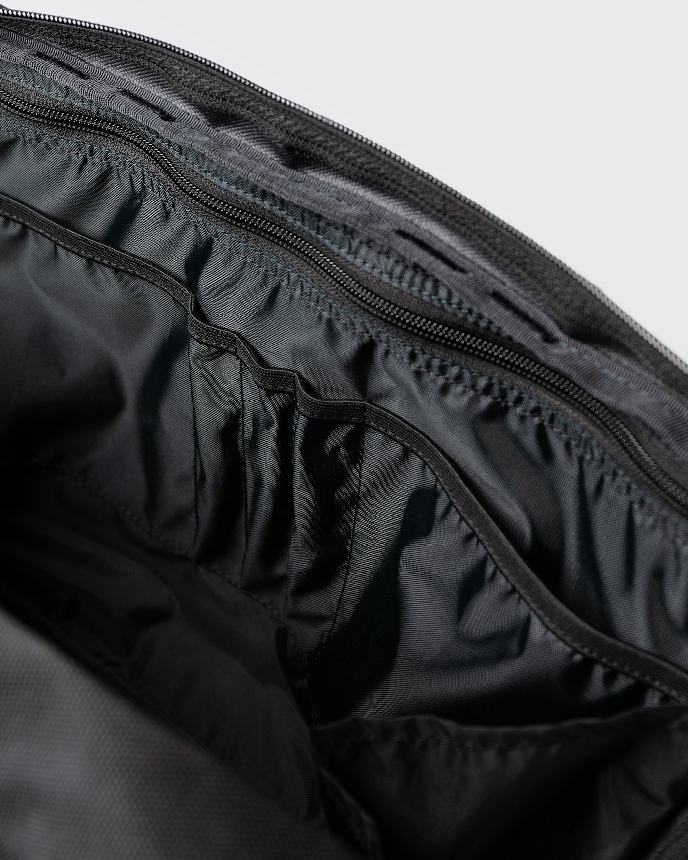 GO Briefcase is in color black (7 of 11)