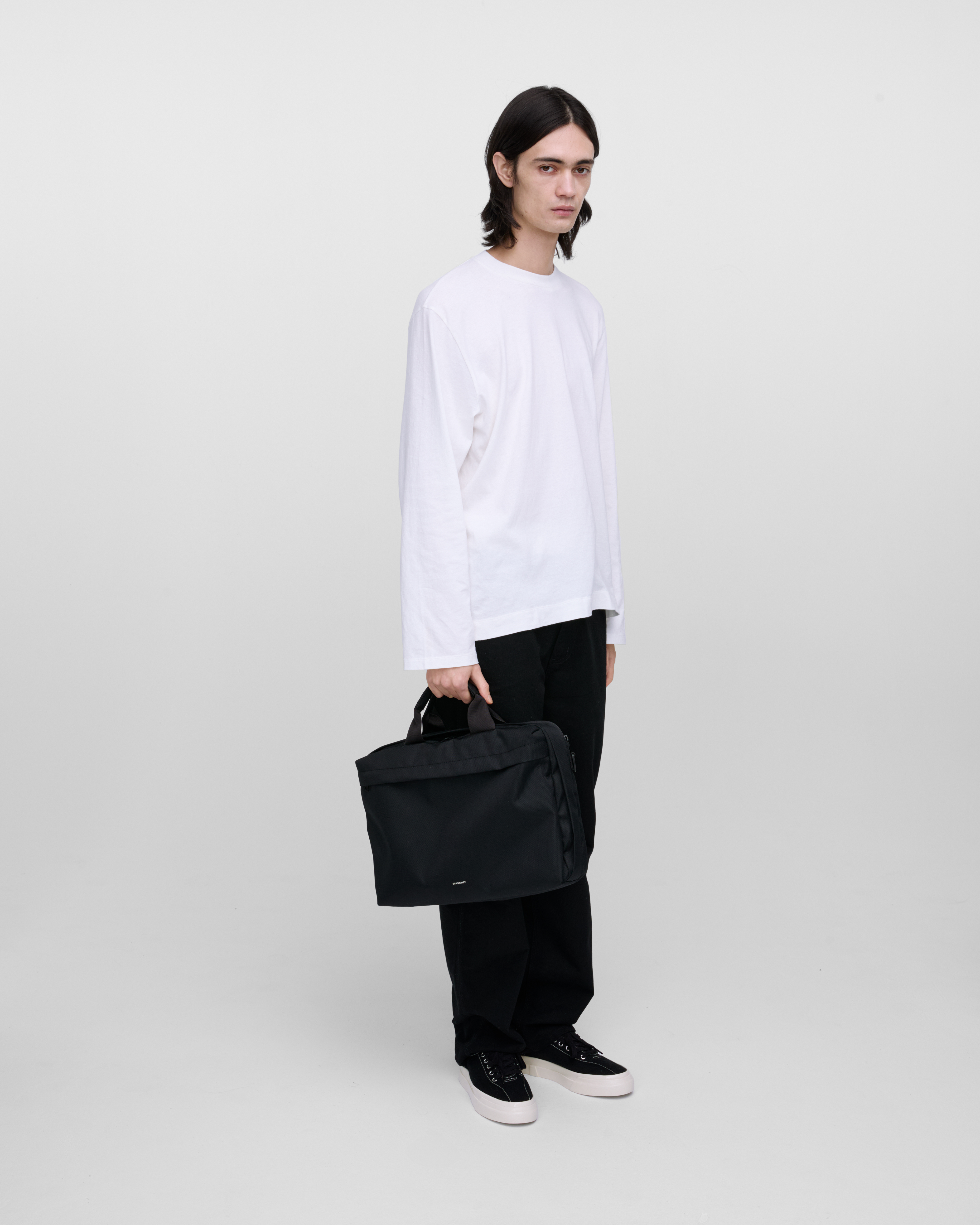 GO Briefcase is in color black (8 of 11)