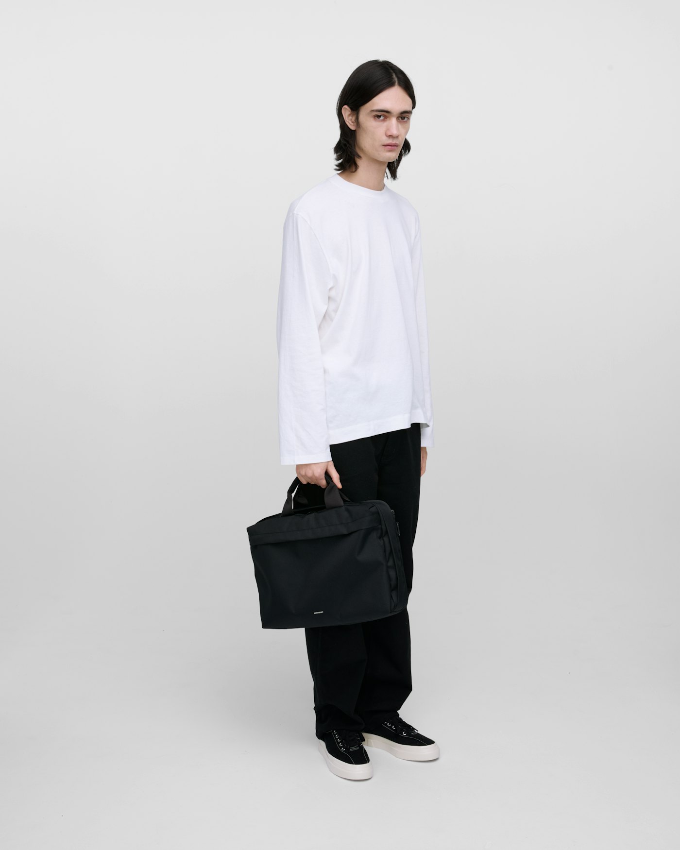 GO Briefcase is in color black (8 of 11)