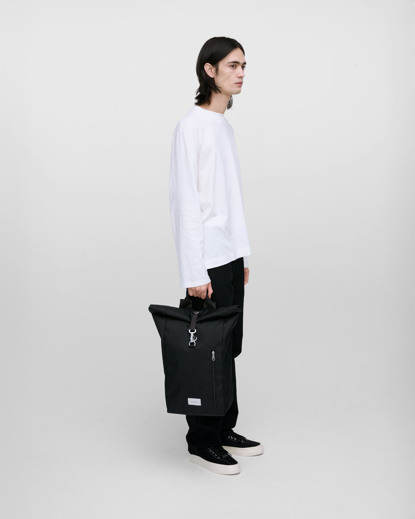 GROUND Rolltop Backpack L is in color black (6 of 12)