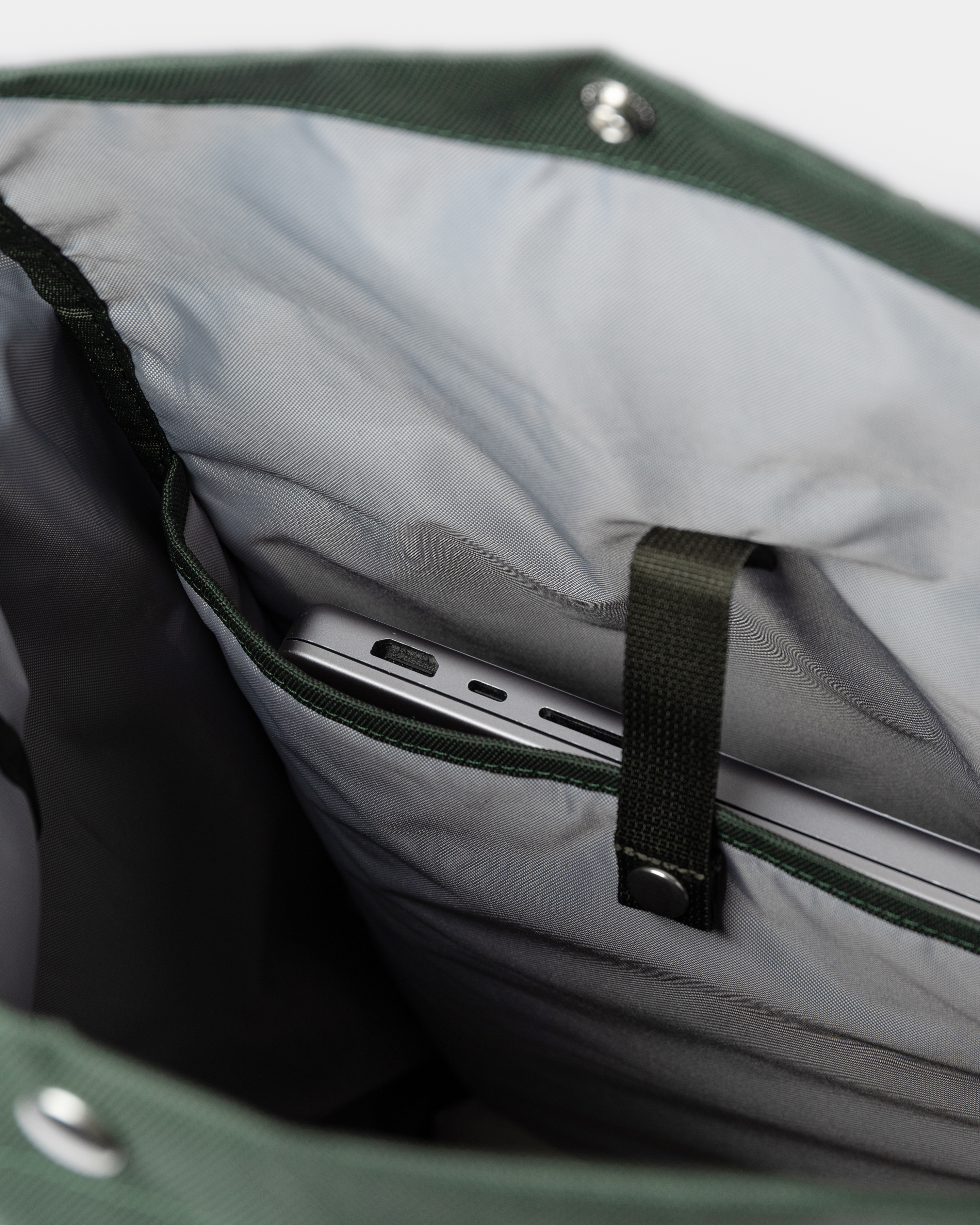 GROUND Rolltop Backpack L est en couleur vert de l'aube (5 de 9)