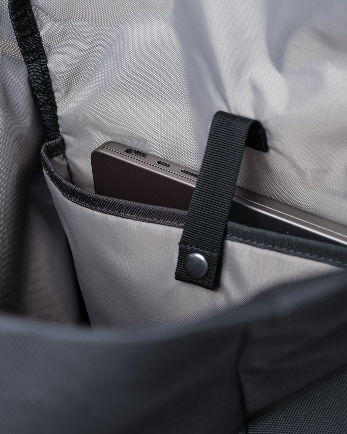 GROUND Rolltop Backpack L is in color navy (5 of 9)