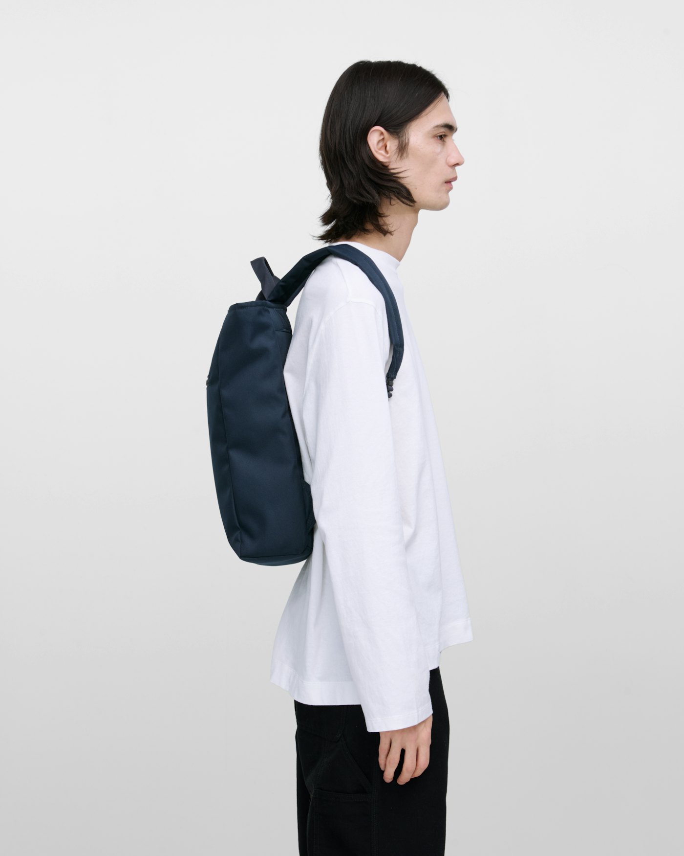 GROUND Rolltop Backpack L is in color navy (7 of 9)
