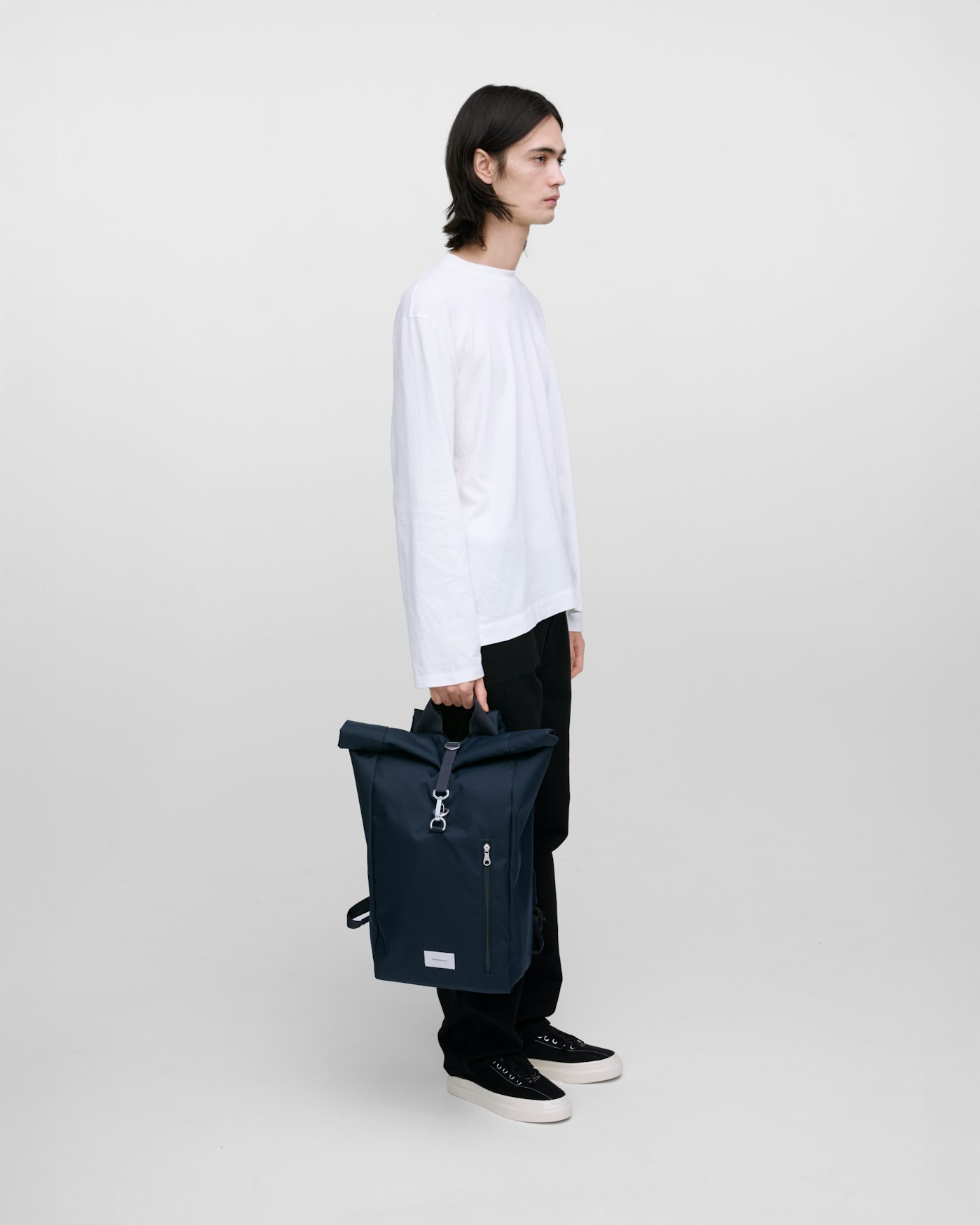 GROUND Rolltop Backpack L is in color navy (9 of 9)
