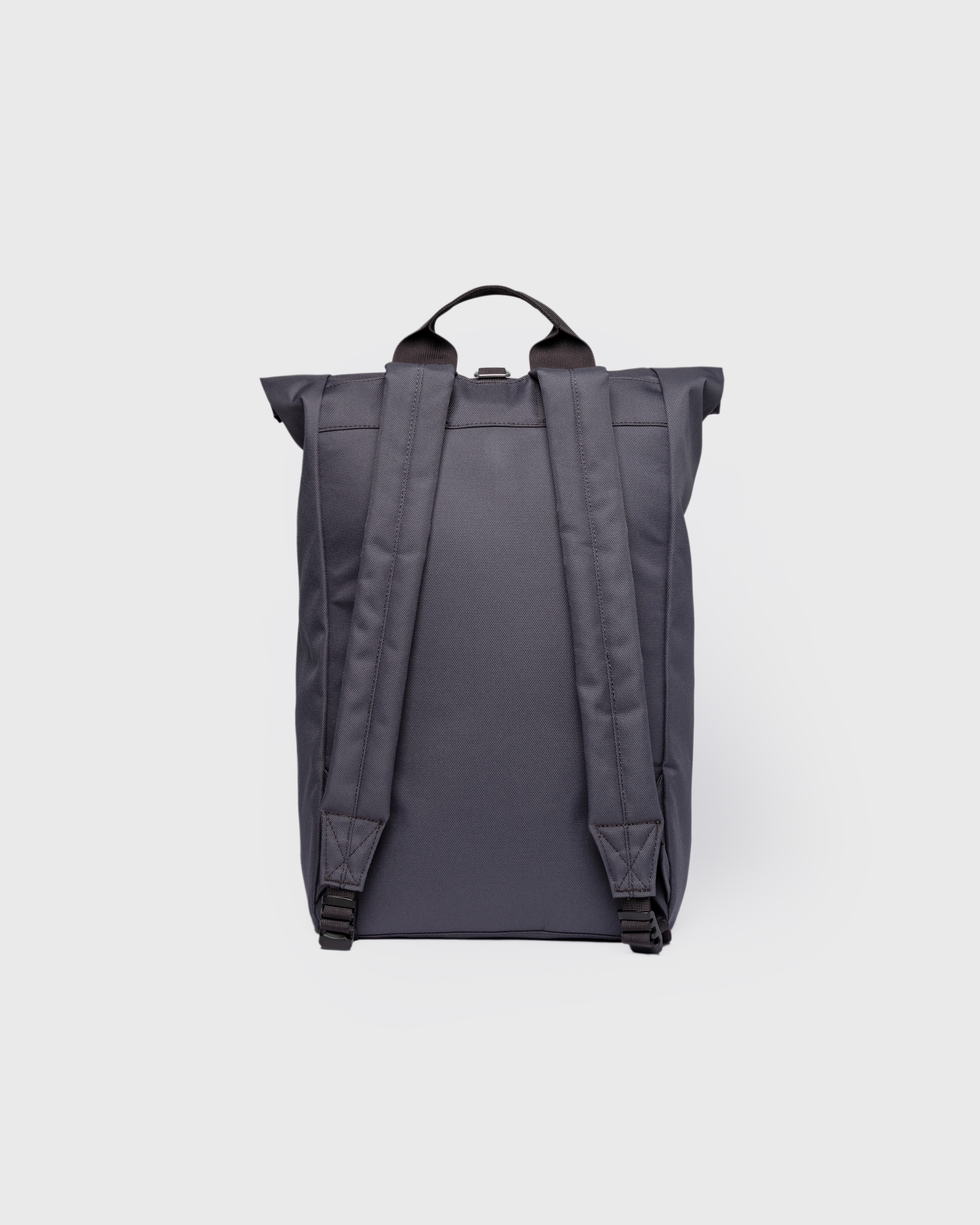 GROUND Rolltop backpack L is in color asphalt (4 of 9)