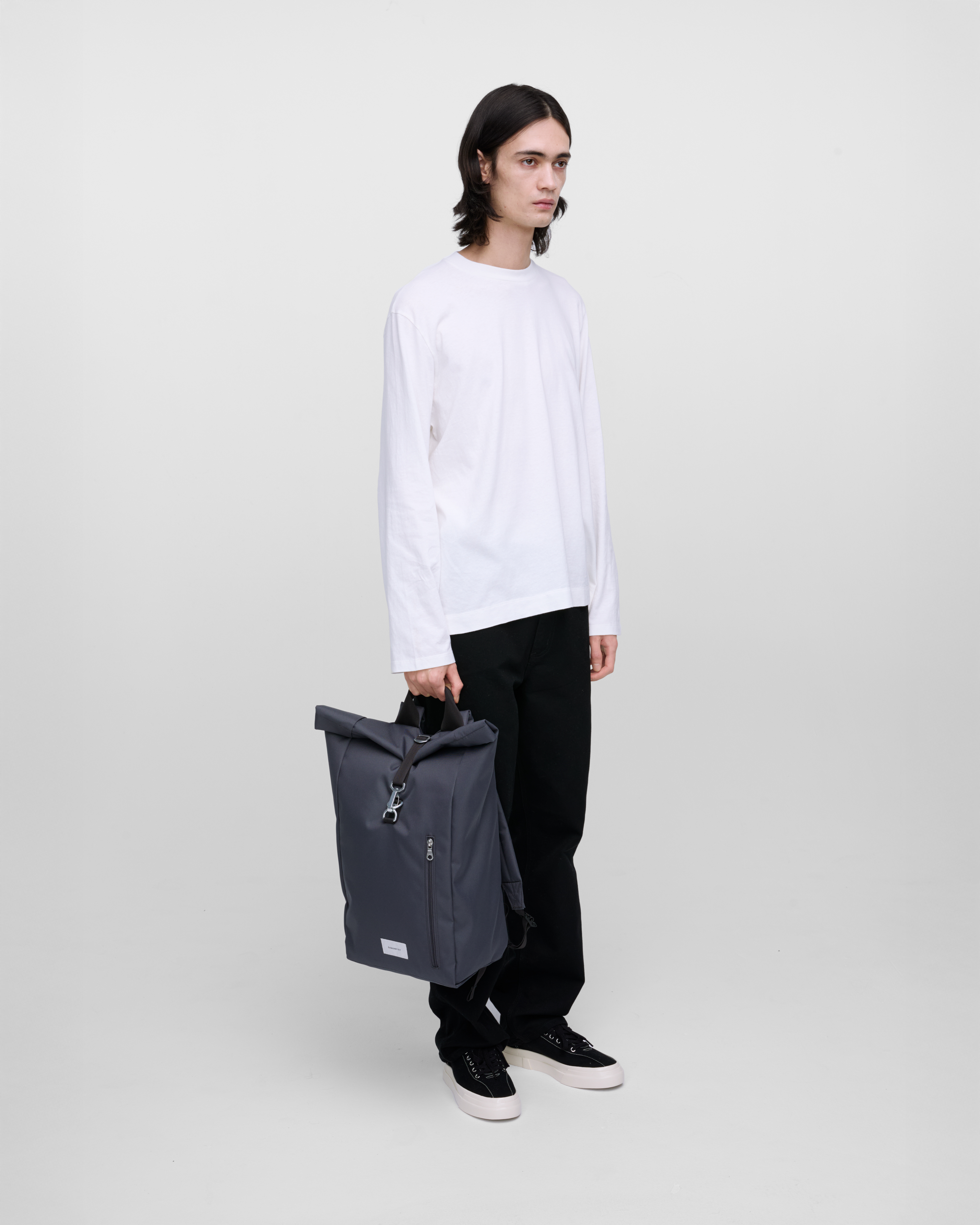 GROUND Rolltop backpack L is in color asphalt (9 of 9)