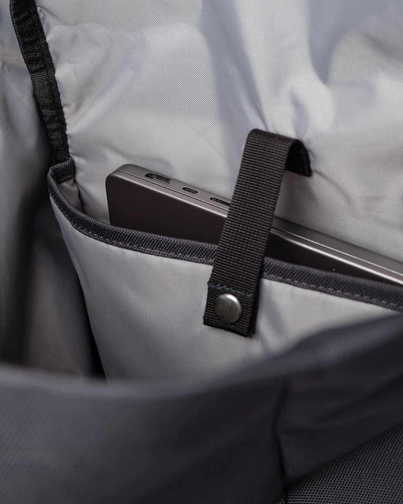 GROUND Rolltop backpack L est en couleur asphalt (5 de 9)