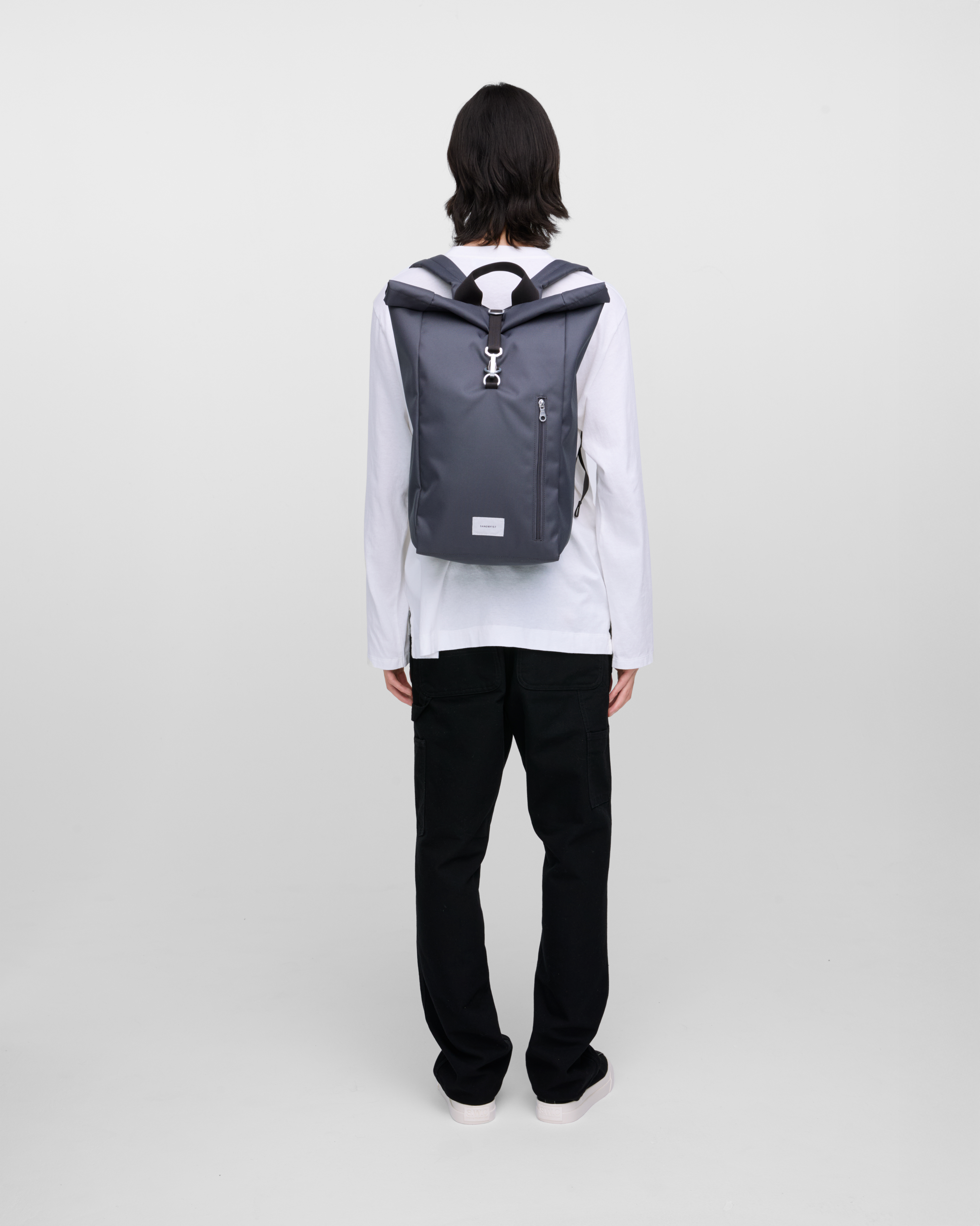 GROUND Rolltop backpack L is in color asphalt (8 of 9)