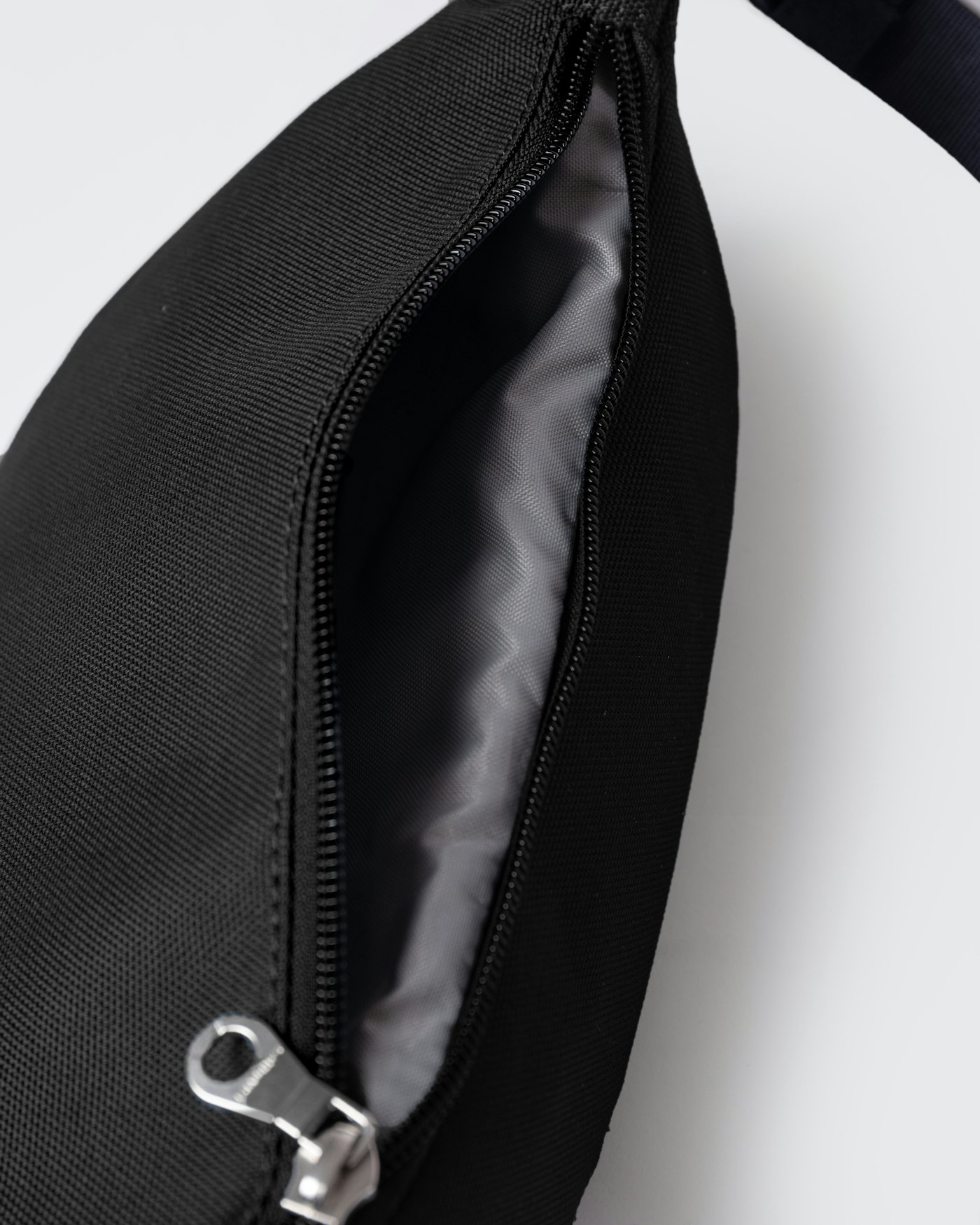 GROUND crossbody bag is in color black (7 of 11)