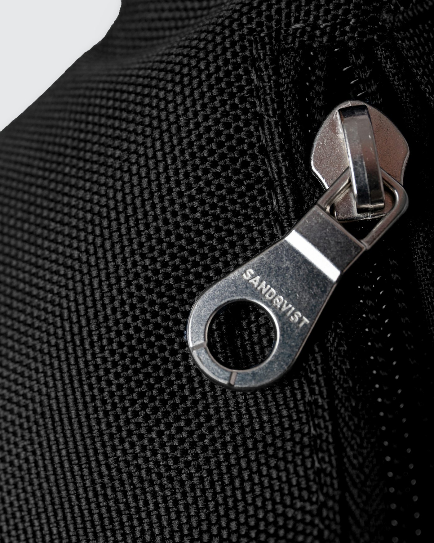GROUND crossbody bag is in color black (6 of 11)
