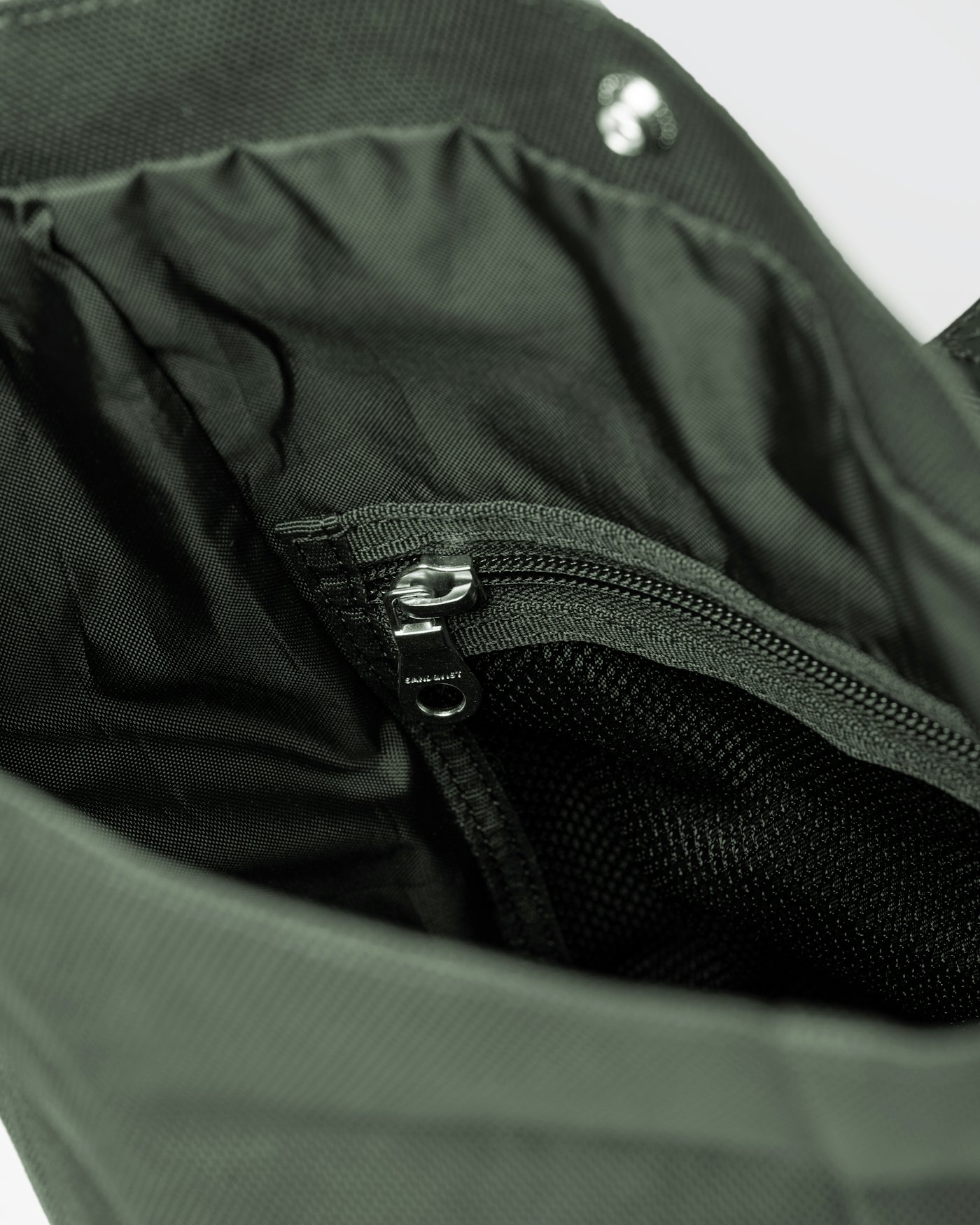 ICON Sacoche is in color dawn green (4 of 8)