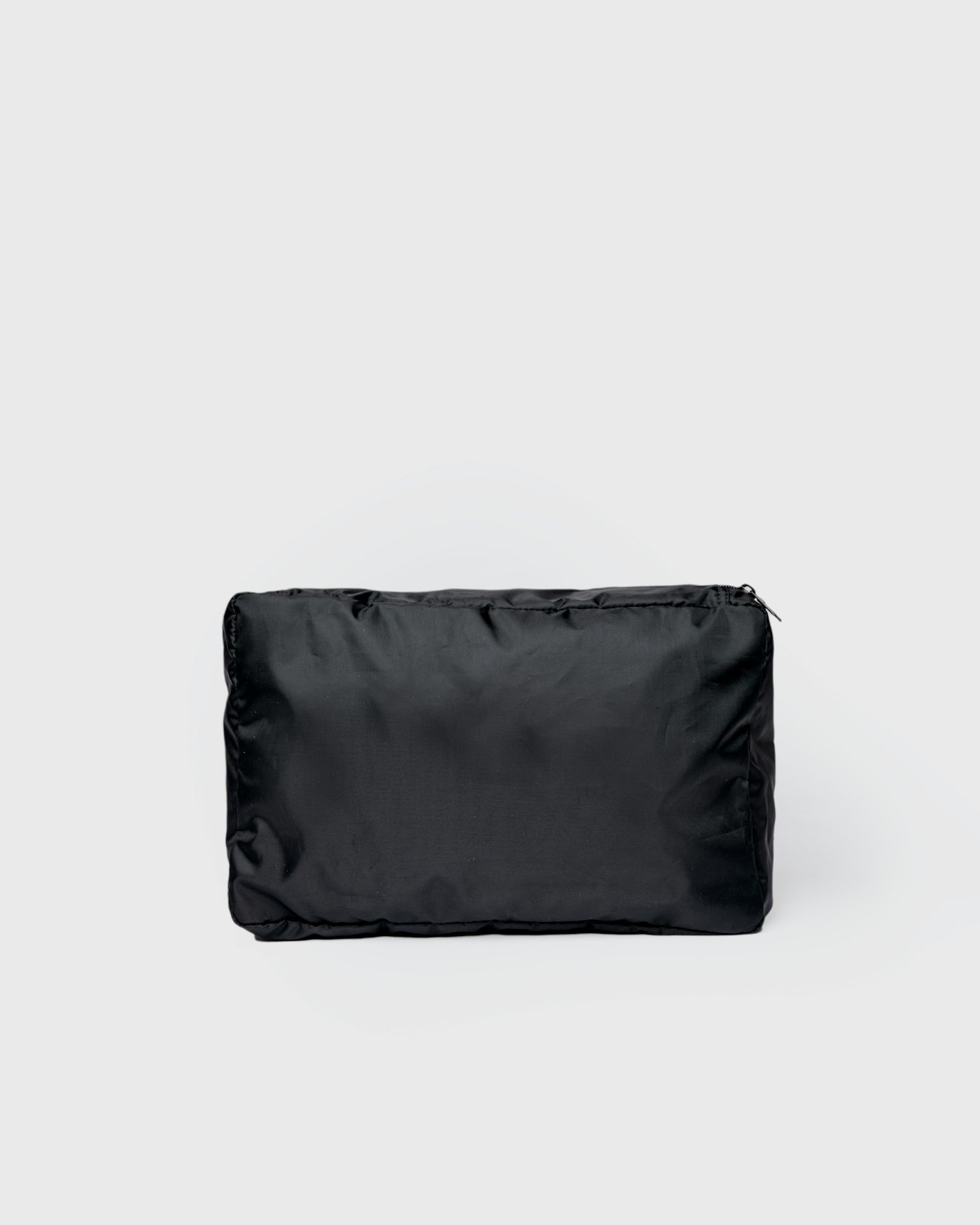 ITEMS Packing Cube M is in color black (3 of 6)