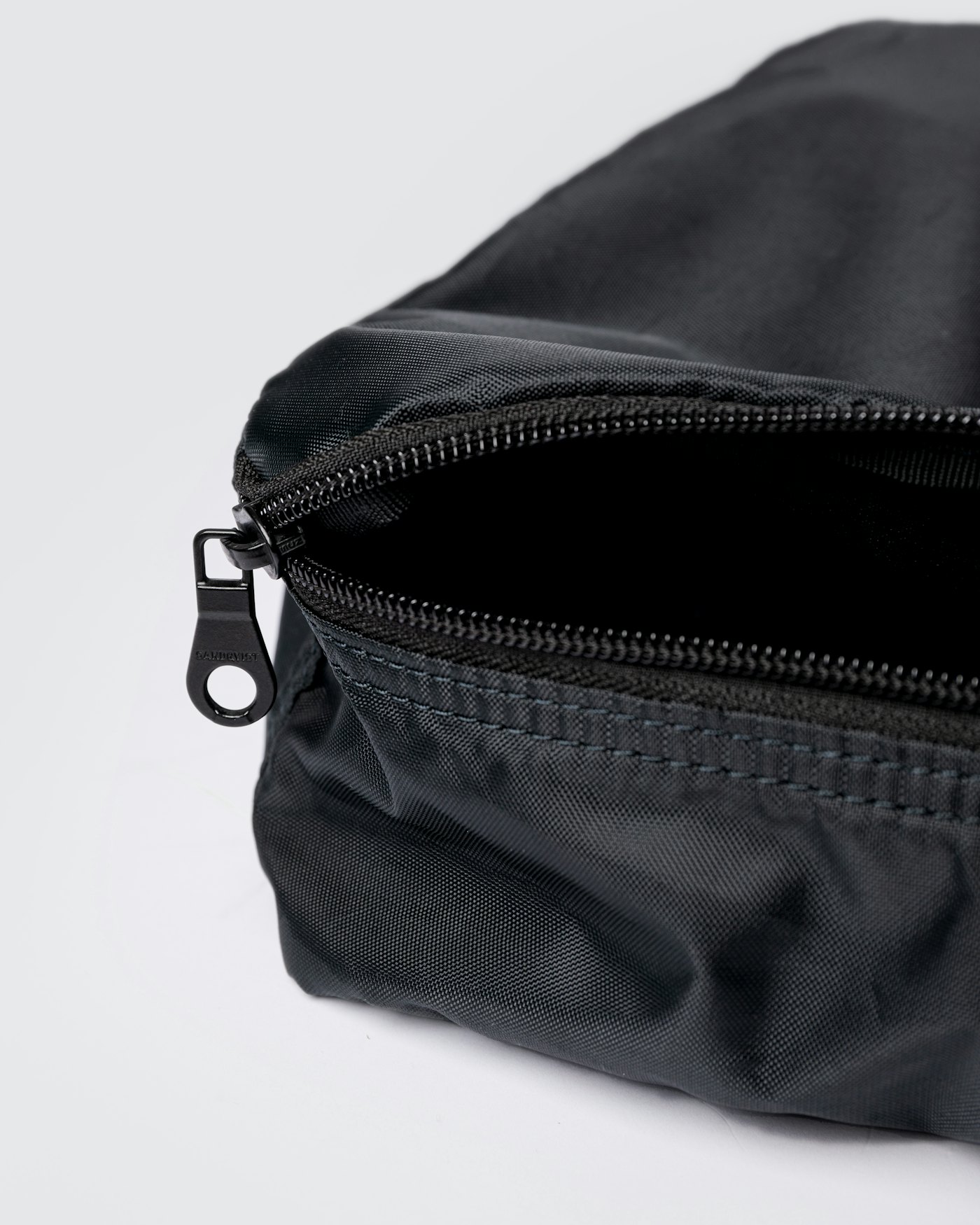 ITEMS Packing Cube M is in color black (6 of 6)