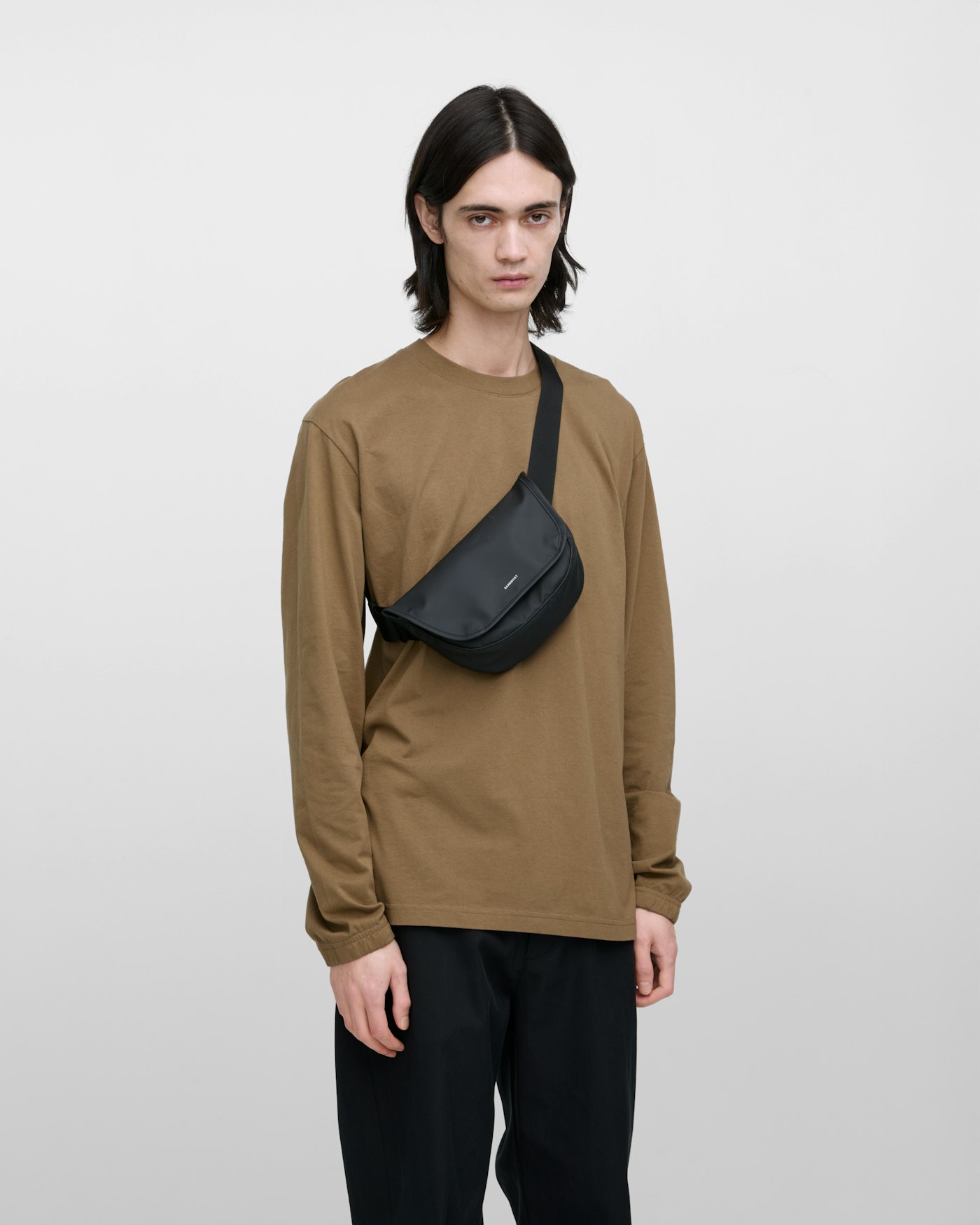 Stream messenger mini is in color black (6 of 12)